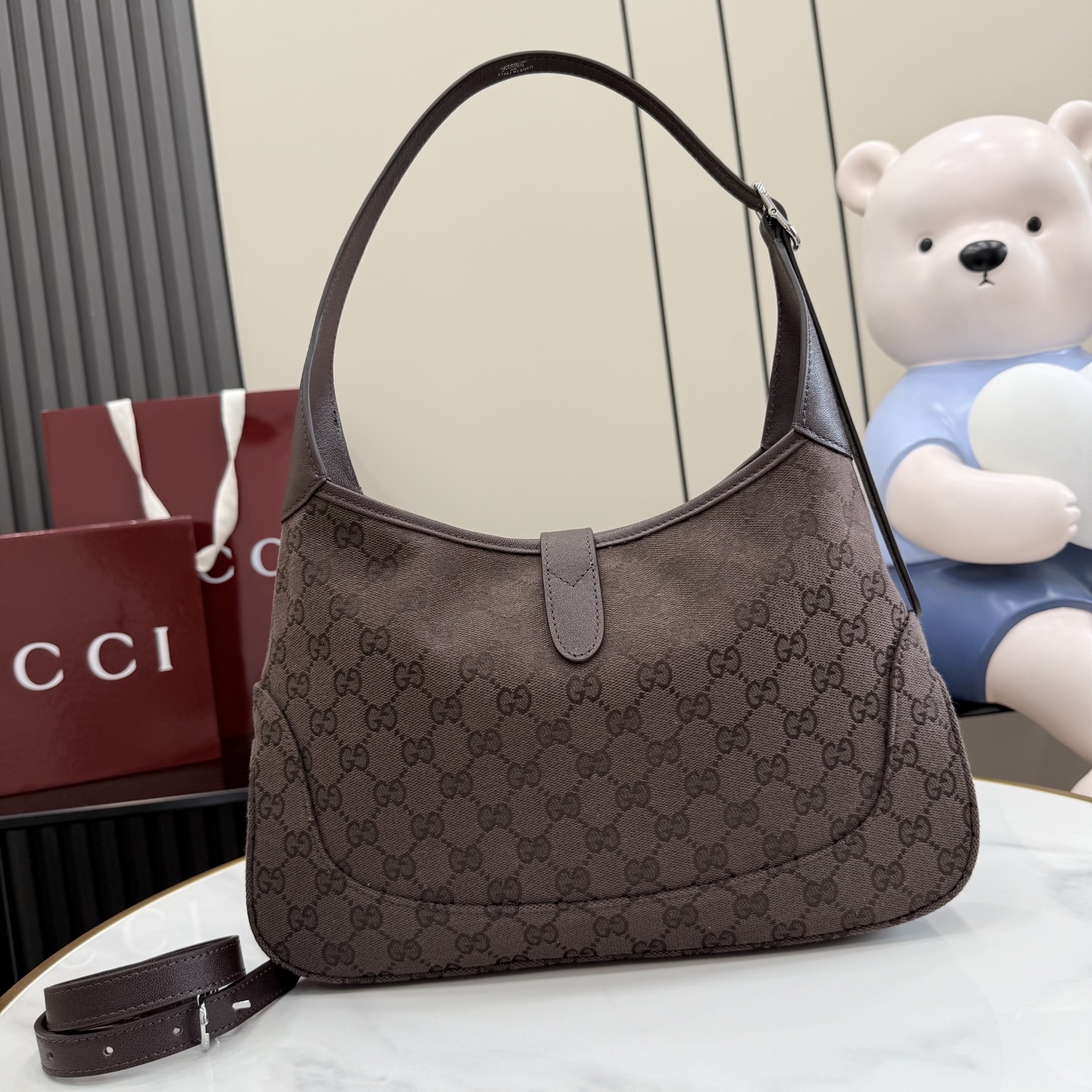 [Gucci] 구찌 26SS Jackie 재키 1961 GG 캔버스 숄더백 (다크 브라운) 가방