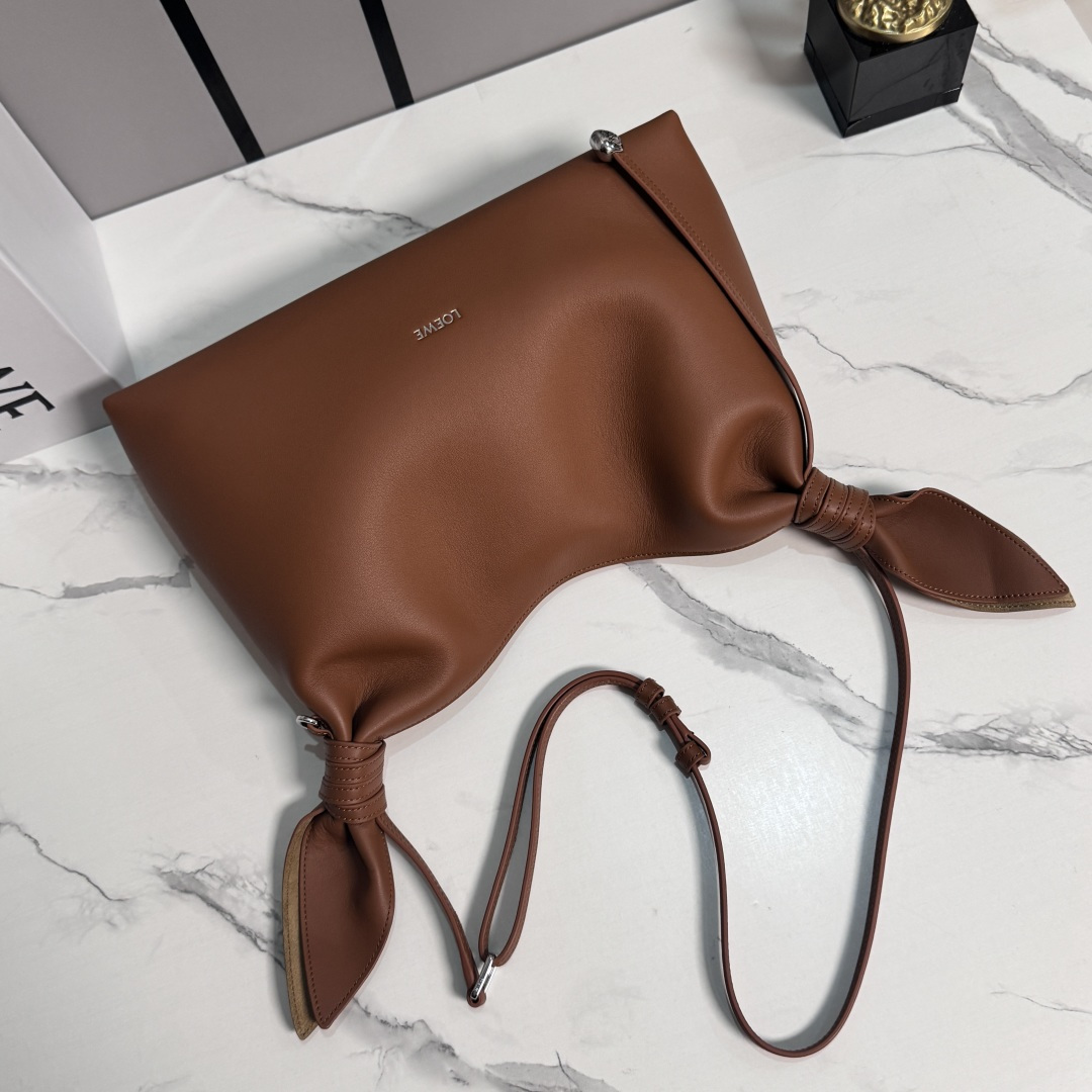 [LOEWE] 로에베 미디엄 스무스 카프스킨 스카프 백 가방 / BA603