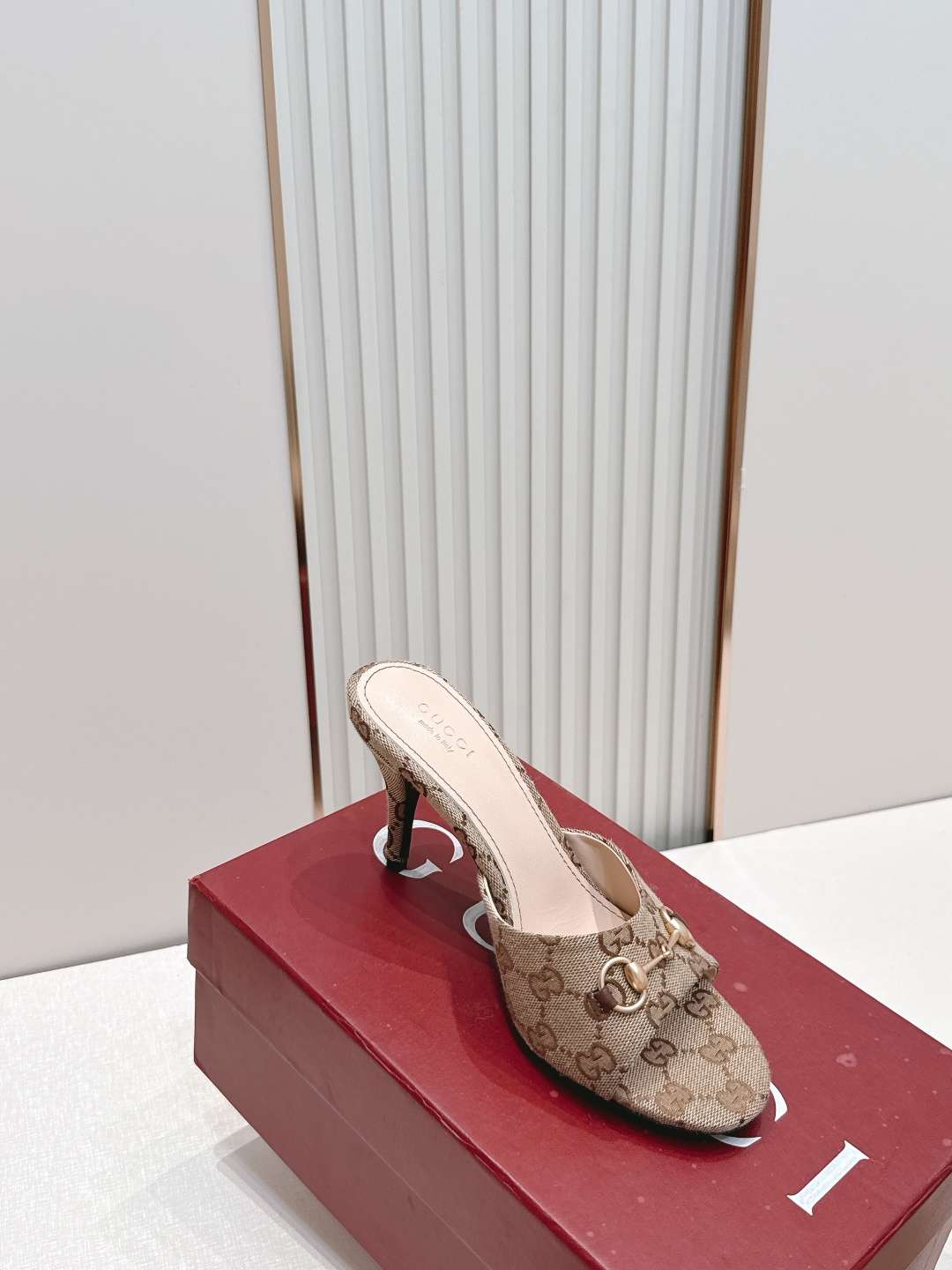 구찌(GUCCI) 홀스빗 모노그램 뮬 힐 신발