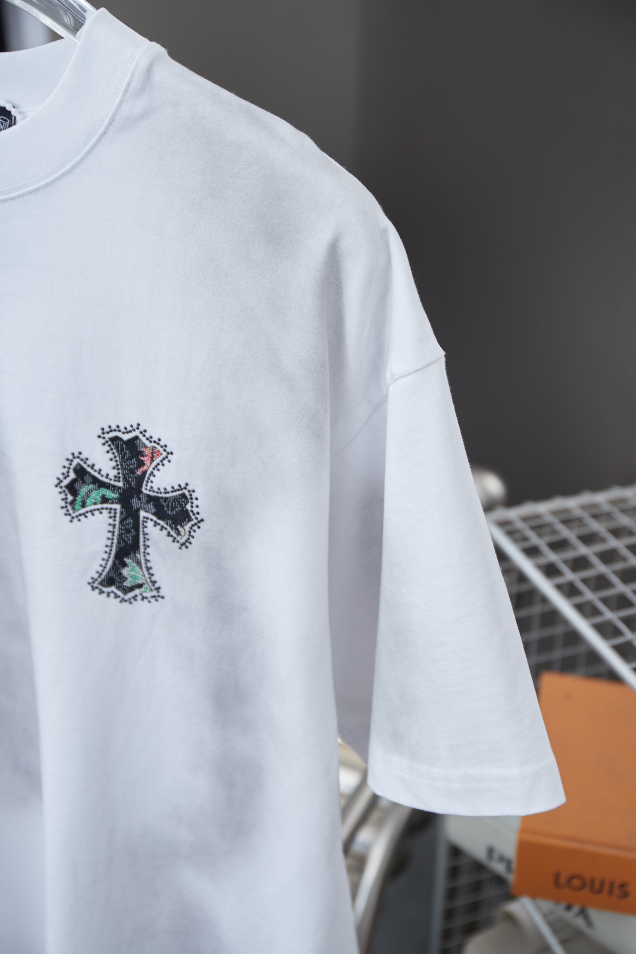 크롬하츠(Chrome Hearts) 크로스 자수 핫픽스 반팔 티셔츠 상의 의류