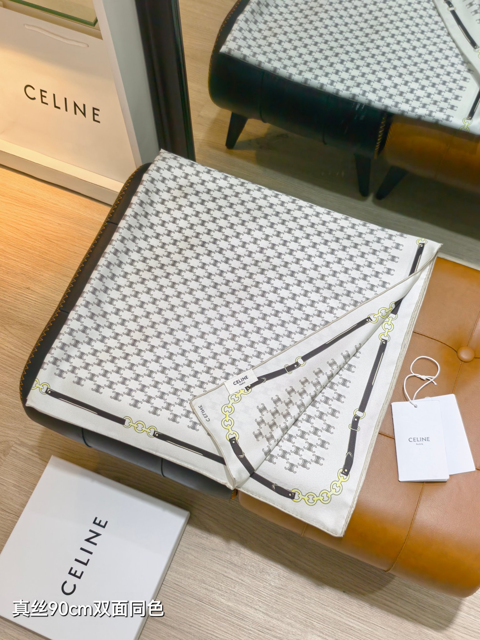 셀린느(CELINE) 트리옹프 패턴 실크 목도리 스카프
