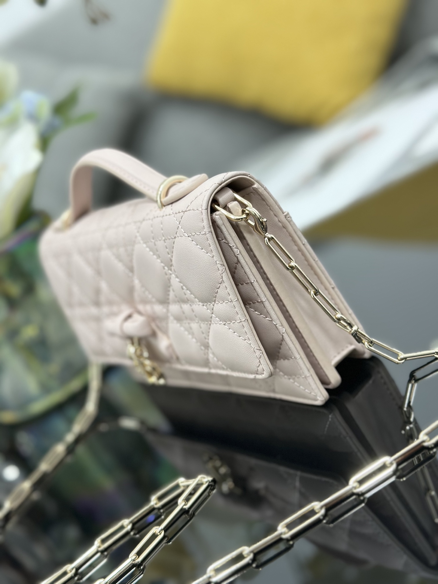 [Dior] 디올 미스 디올(Miss Dior) 보우 램스킨 탑핸들 체인 파우치 (WOC) 가방