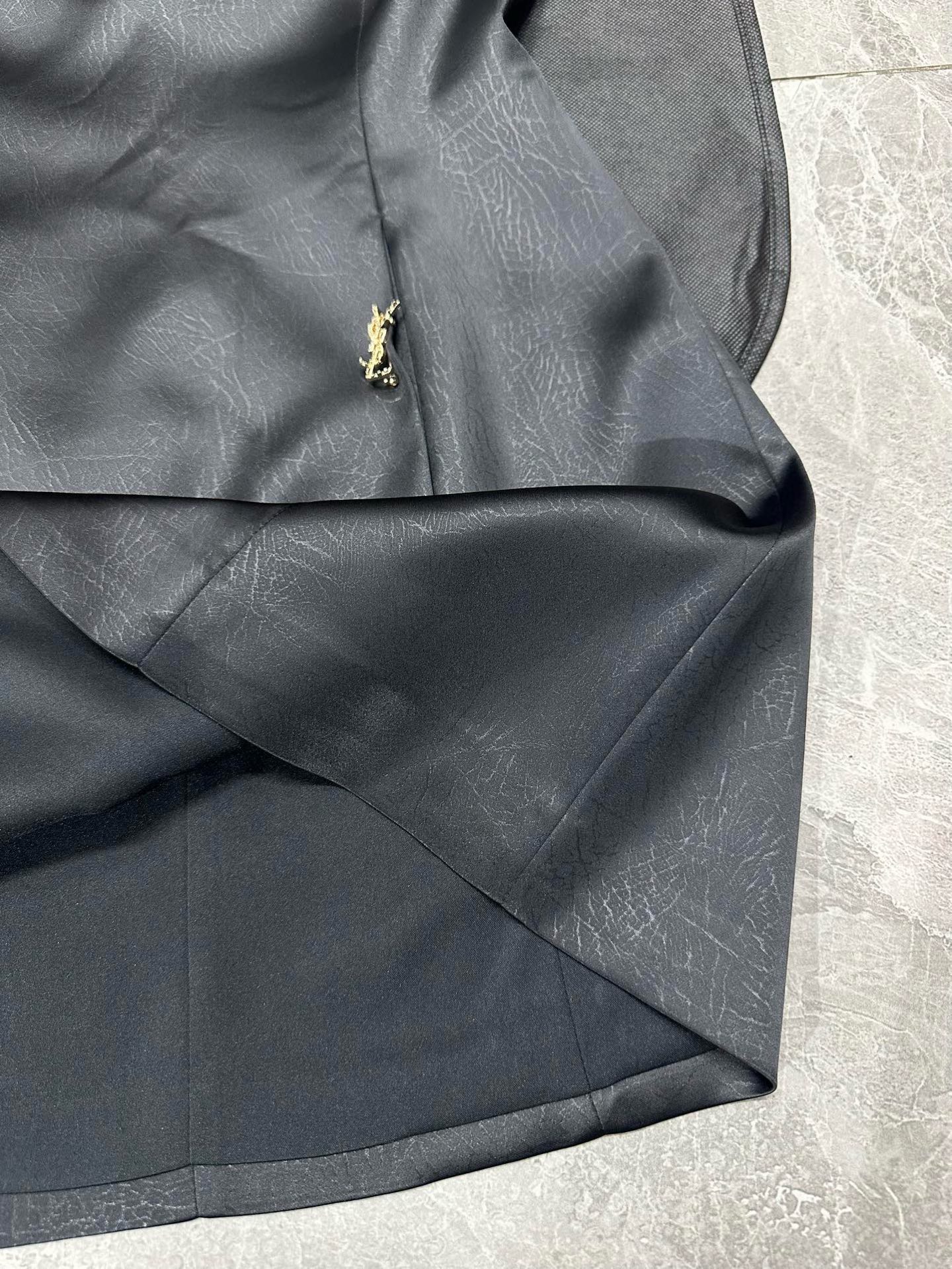 [Saint Laurent] YSL 생로랑 텍스처드 레더 이펙트 A라인 미니 원피스 의류