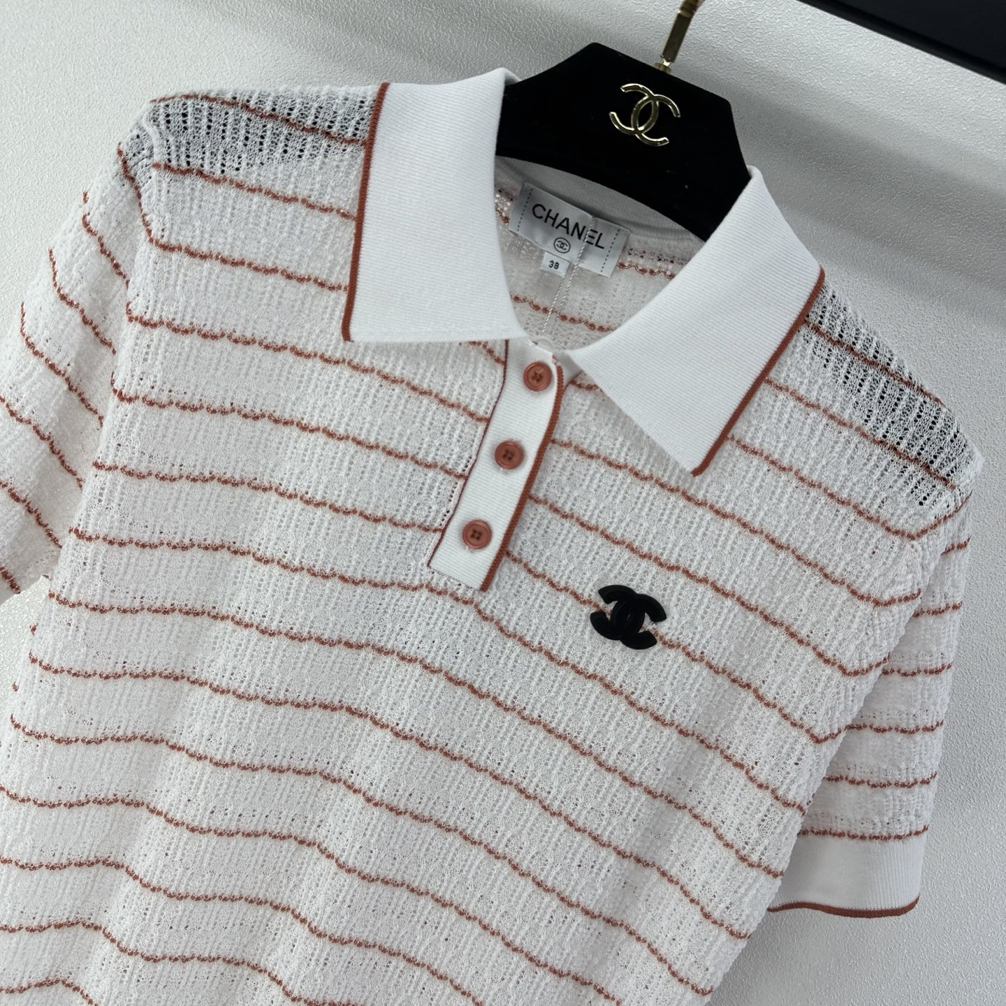 [Chanel] 샤넬 스트라이프 니트 폴로 카라 반팔 티셔츠 의류