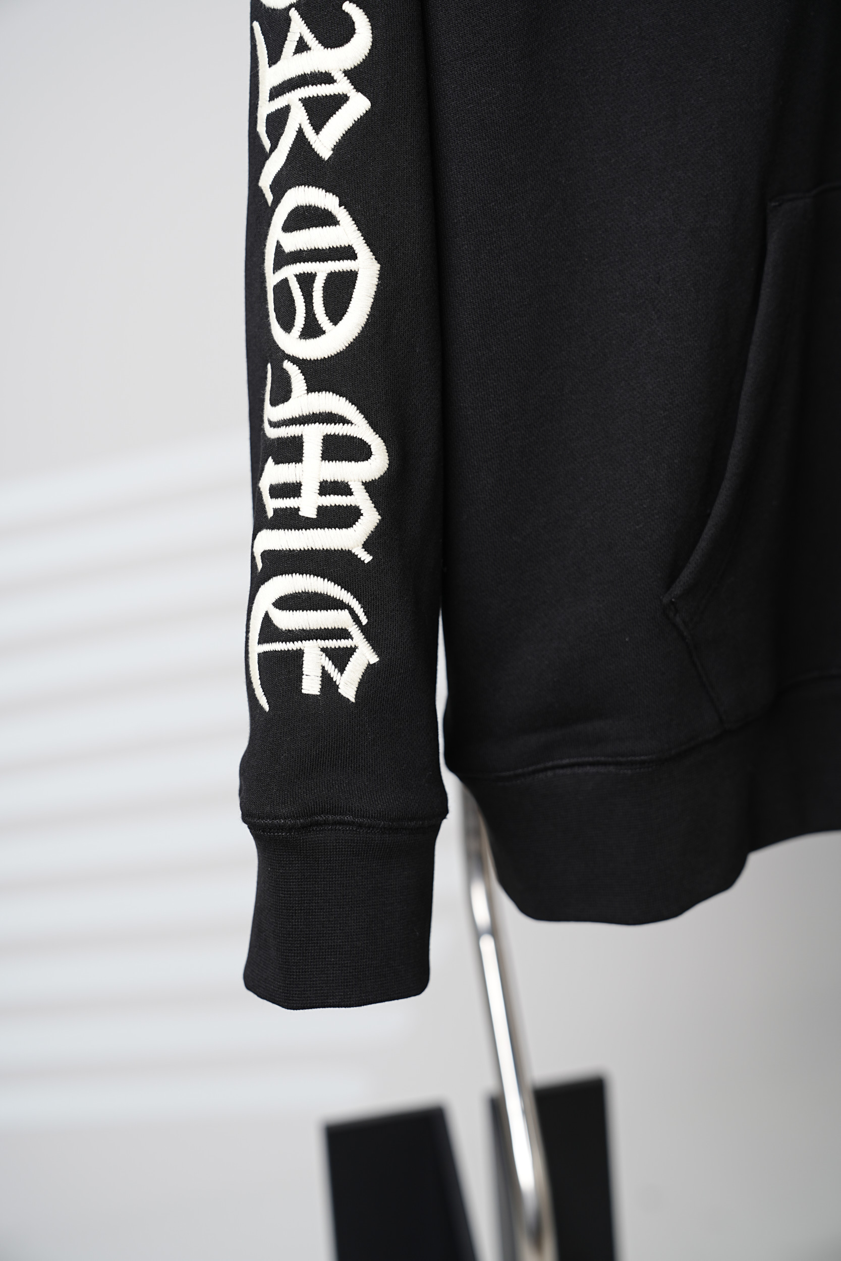 크롬하츠(CHROME HEARTS) 자수 하프집업 맨투맨 상의 의류