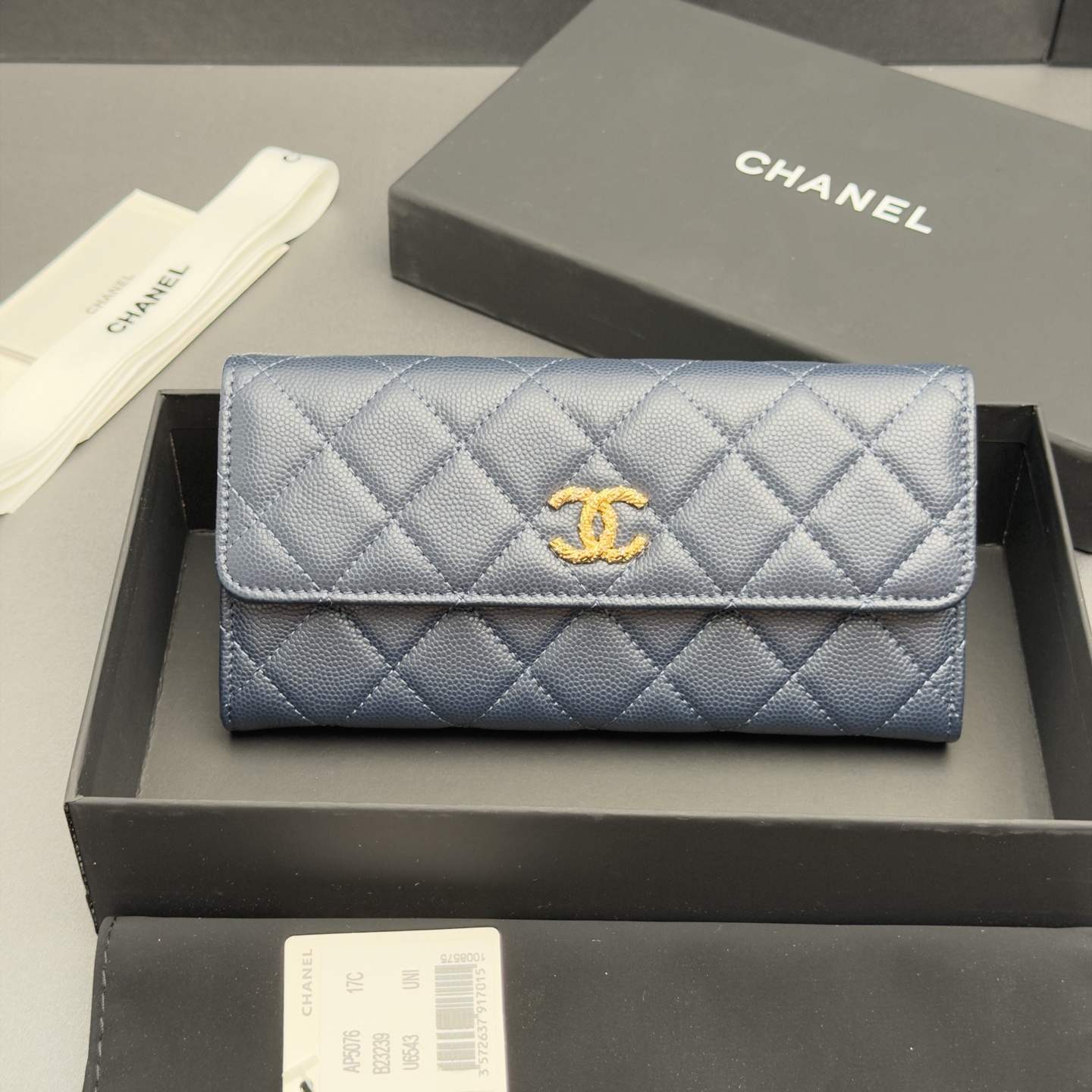 [Chanel] 샤넬 26SS 캐비어 멀티 젬스톤 플랩 장지갑