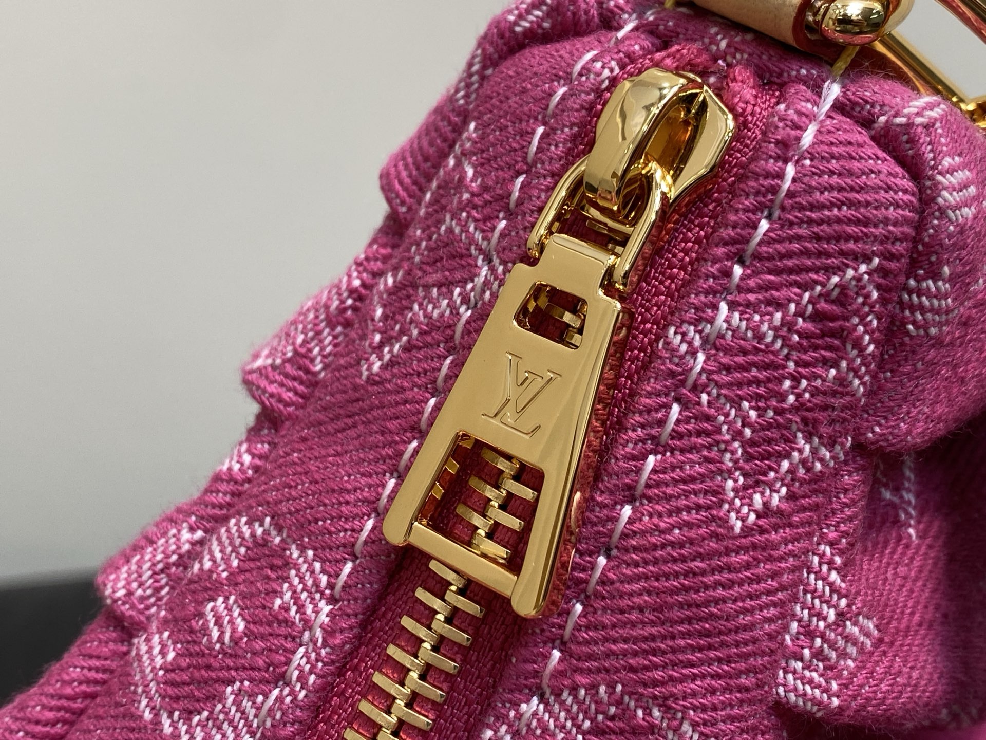 [Louis Vuitton] LV 루이비통 모노그램 데님 포쉐트 밸리 (로즈 핑크) 가방