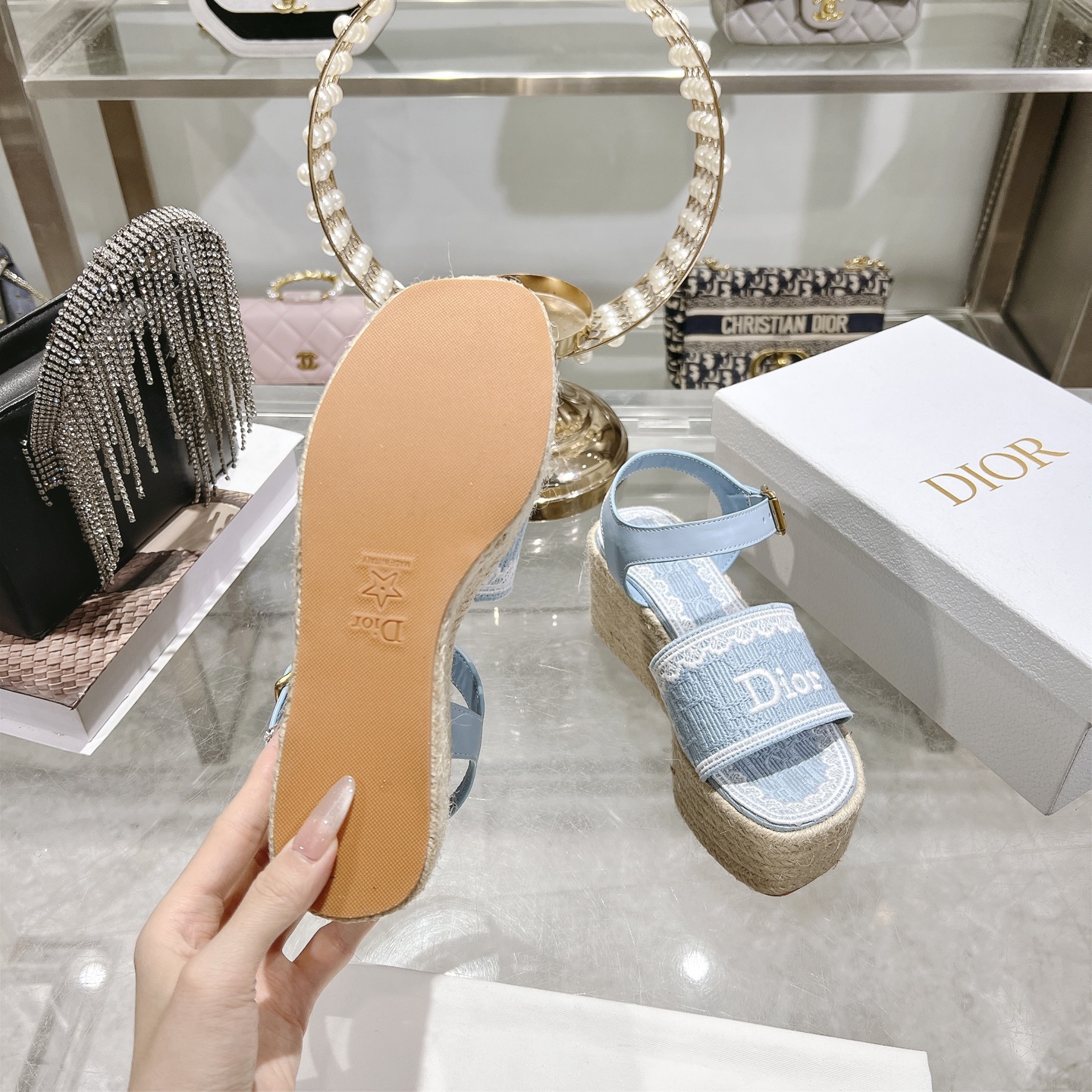 디올(DIOR) Dway 로고 자수 에스파드류 웨지 샌들 신발
