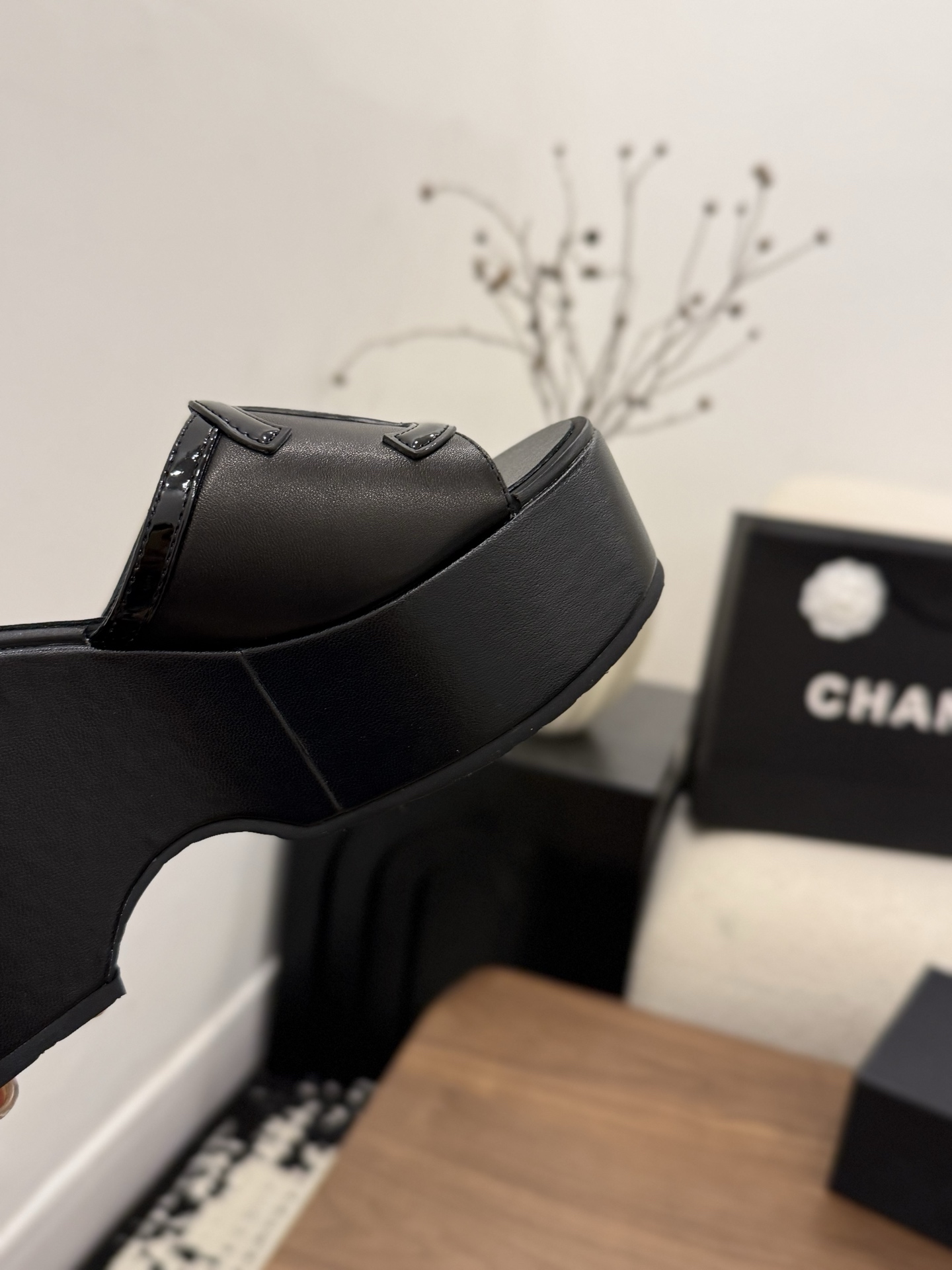 샤넬(CHANEL) 로고 플랫폼 웨지 슬리퍼 신발