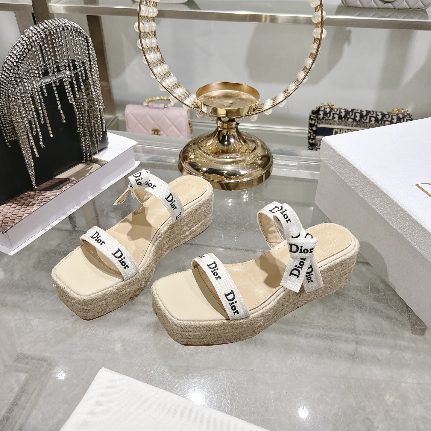디올(DIOR) 로고 리본 더블 스트랩 플랫폼 슬리퍼 신발