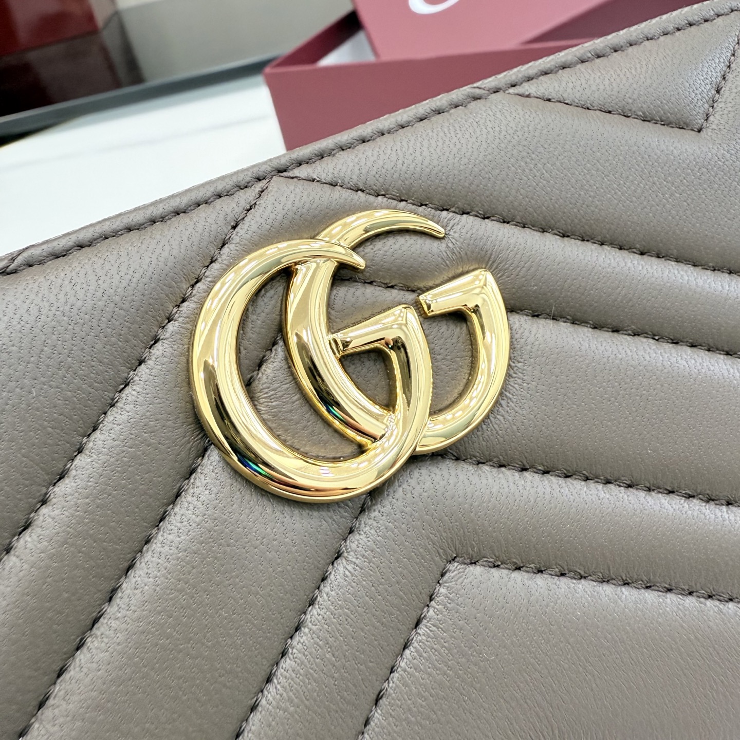 GUCCI 구찌 GG 마몽(GG 마몬트) 컬렉션 - 마틀라세 라운드 지퍼 장지갑