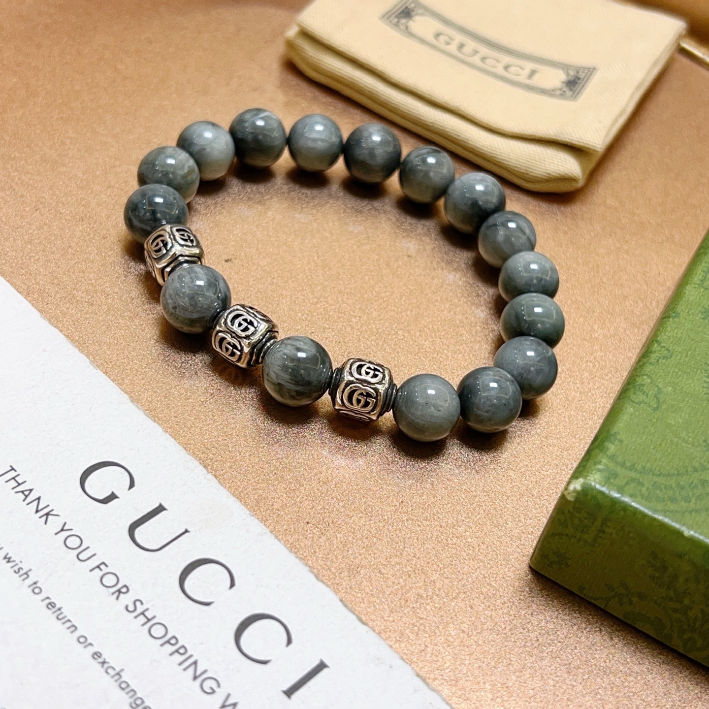 구찌(GUCCI) 더블 G 그레이 크리스탈 비즈 팔찌 악세사리