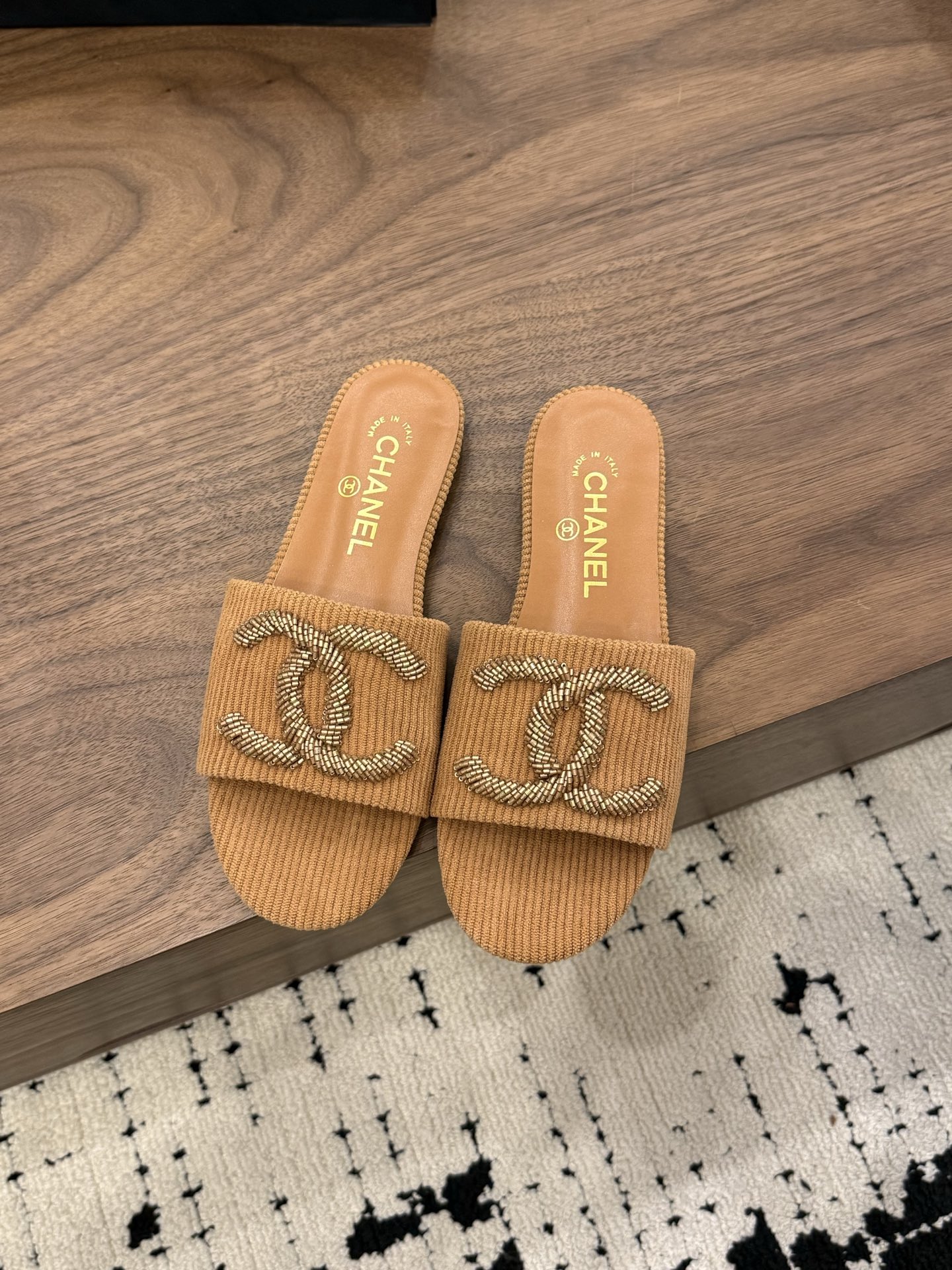 샤넬(CHANEL) 로고 스트라이프 플랫 슬리퍼 신발