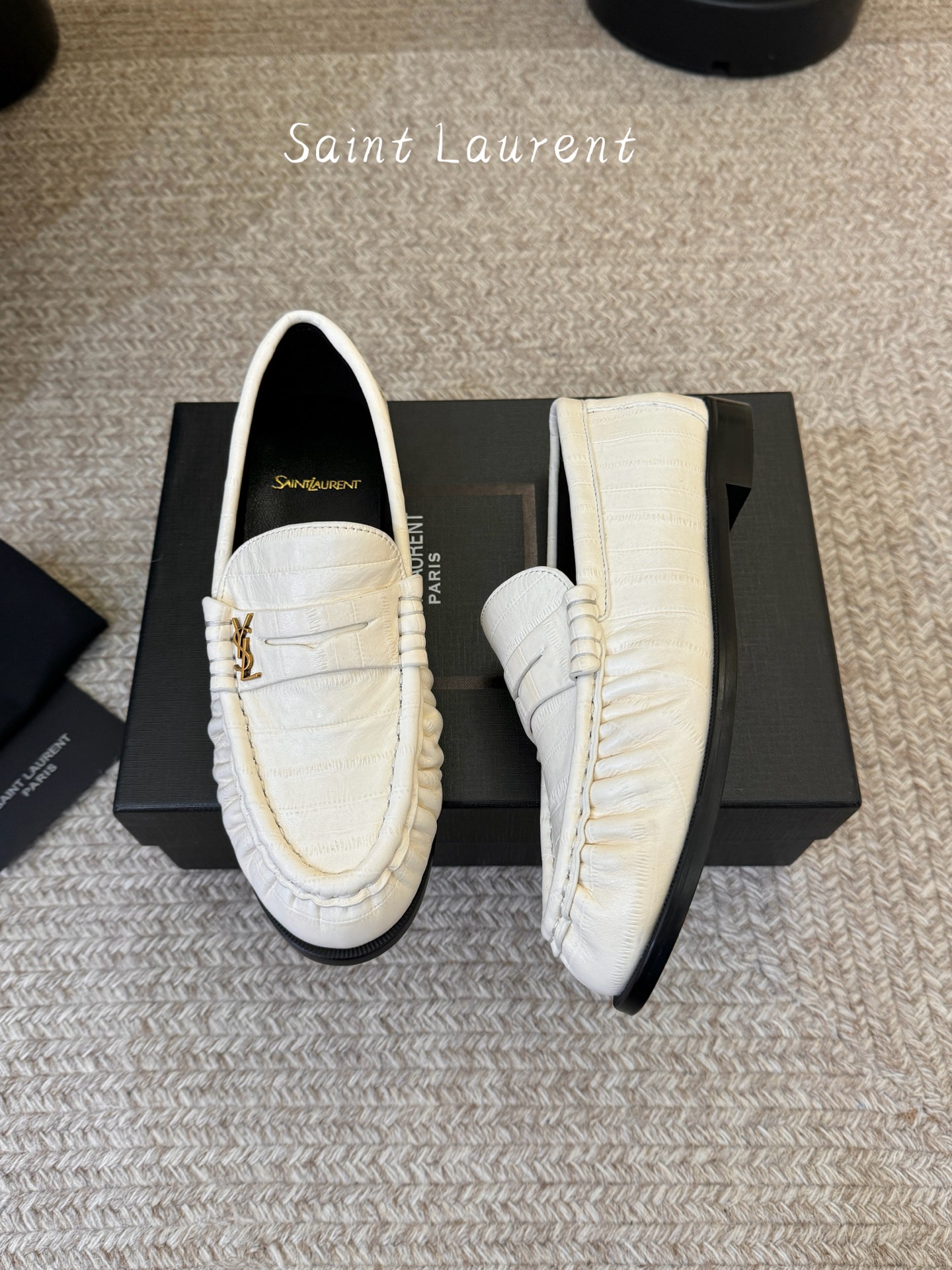 생로랑(SAINT LAURENT) 카프 레더 페니 로퍼 신발