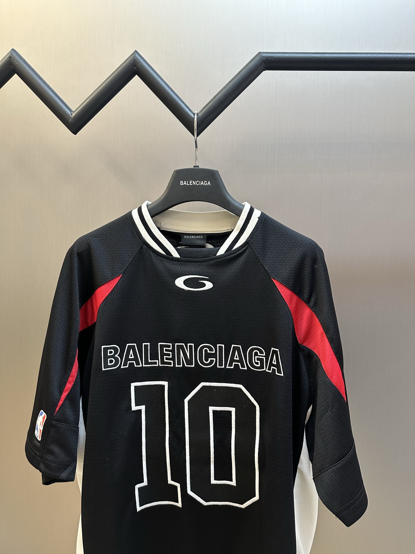 발렌시아가(BALENCIAGA) 메쉬 배색 저지 티셔츠 상의 의류