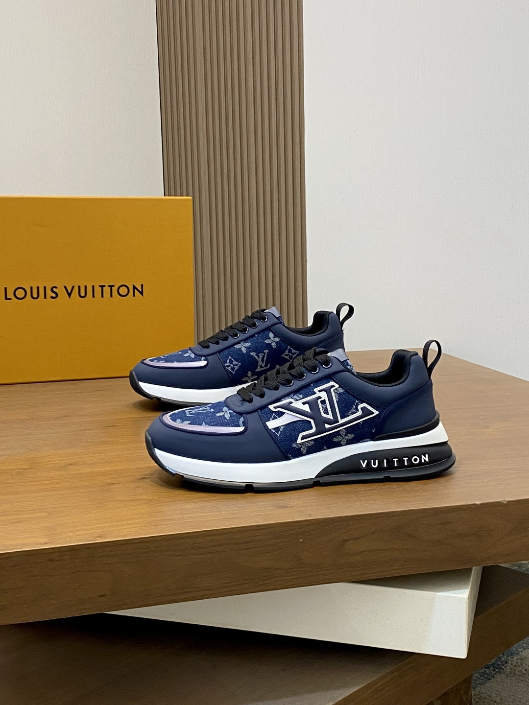 [Louis Vuitton] LV 루이비통 스크립트 로고 LV 트레이너 스니커즈 신발