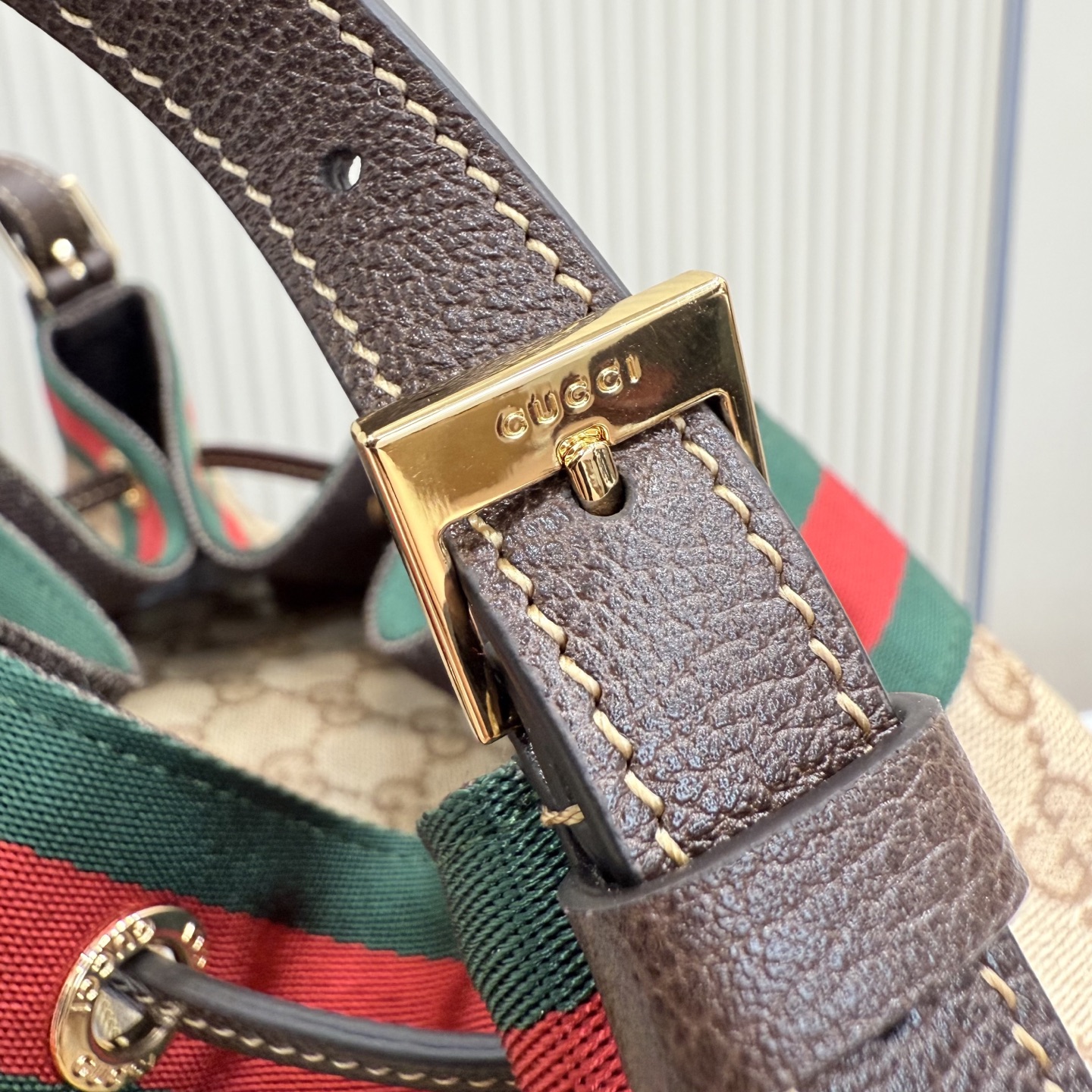 [Gucci] 구찌 Generation GG 코팅 캔버스 라지 버킷백 가방
