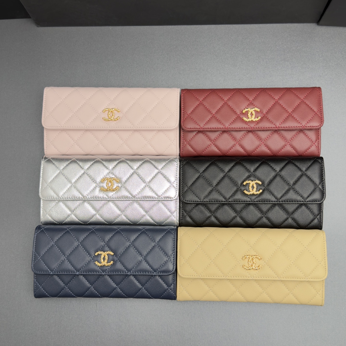 [Chanel] 샤넬 26SS 캐비어 멀티 젬스톤 플랩 장지갑