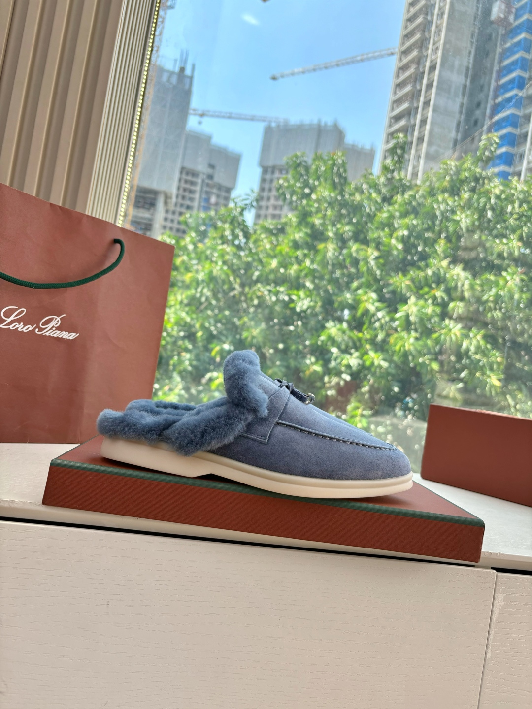 로로피아나(Loro Piana) 커플 퍼 트리밍 스웨이드 뮬 슬리퍼 신발