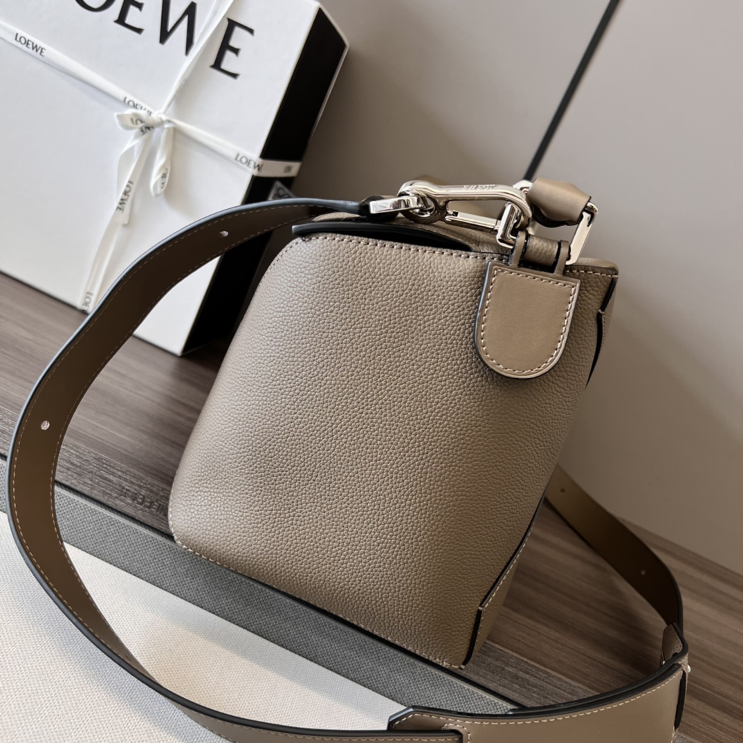 Loewe Puzzle Edge 로에베 퍼즐 라지 백 가방