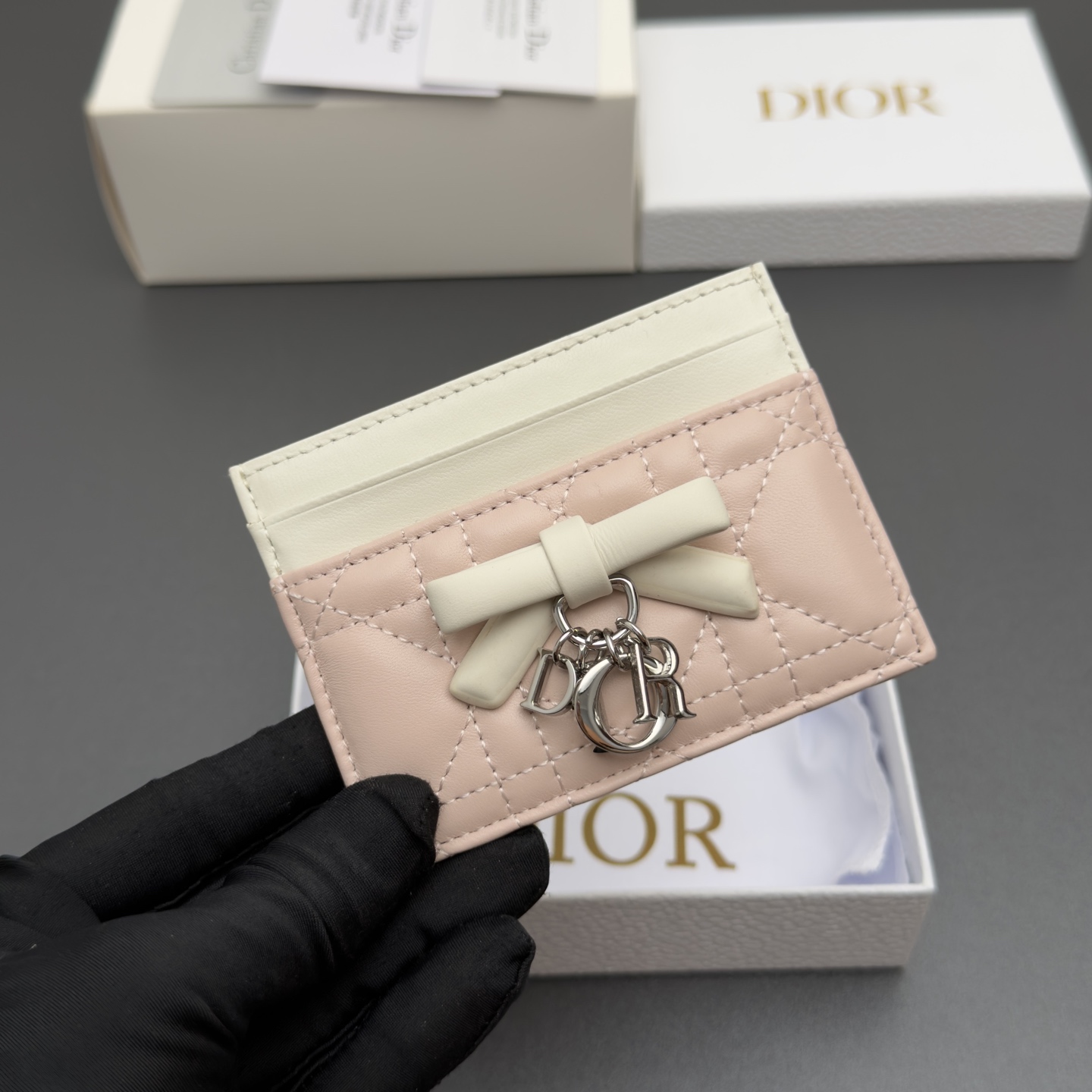 [Dior] 디올 Lady Freesia 레이디 프리지아 까나쥬 램스킨 카드 홀더 지갑