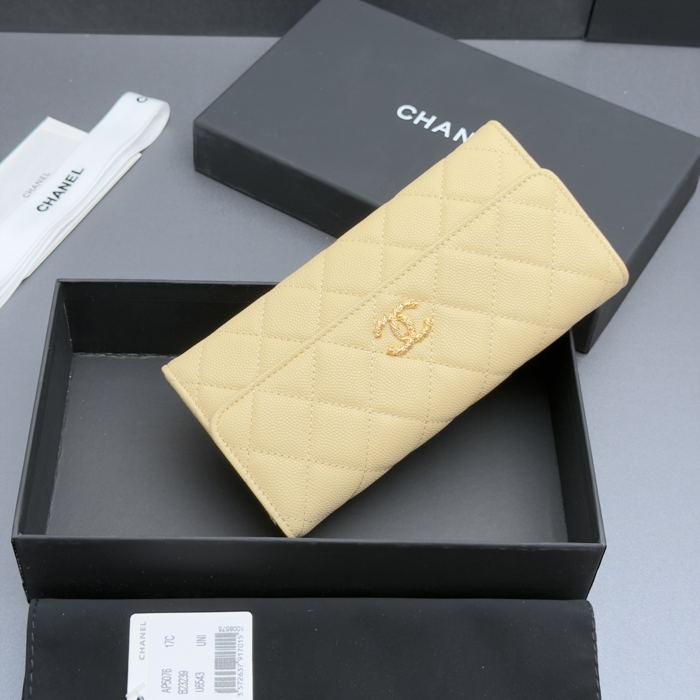 [Chanel] 샤넬 26SS 캐비어 멀티 젬스톤 플랩 장지갑