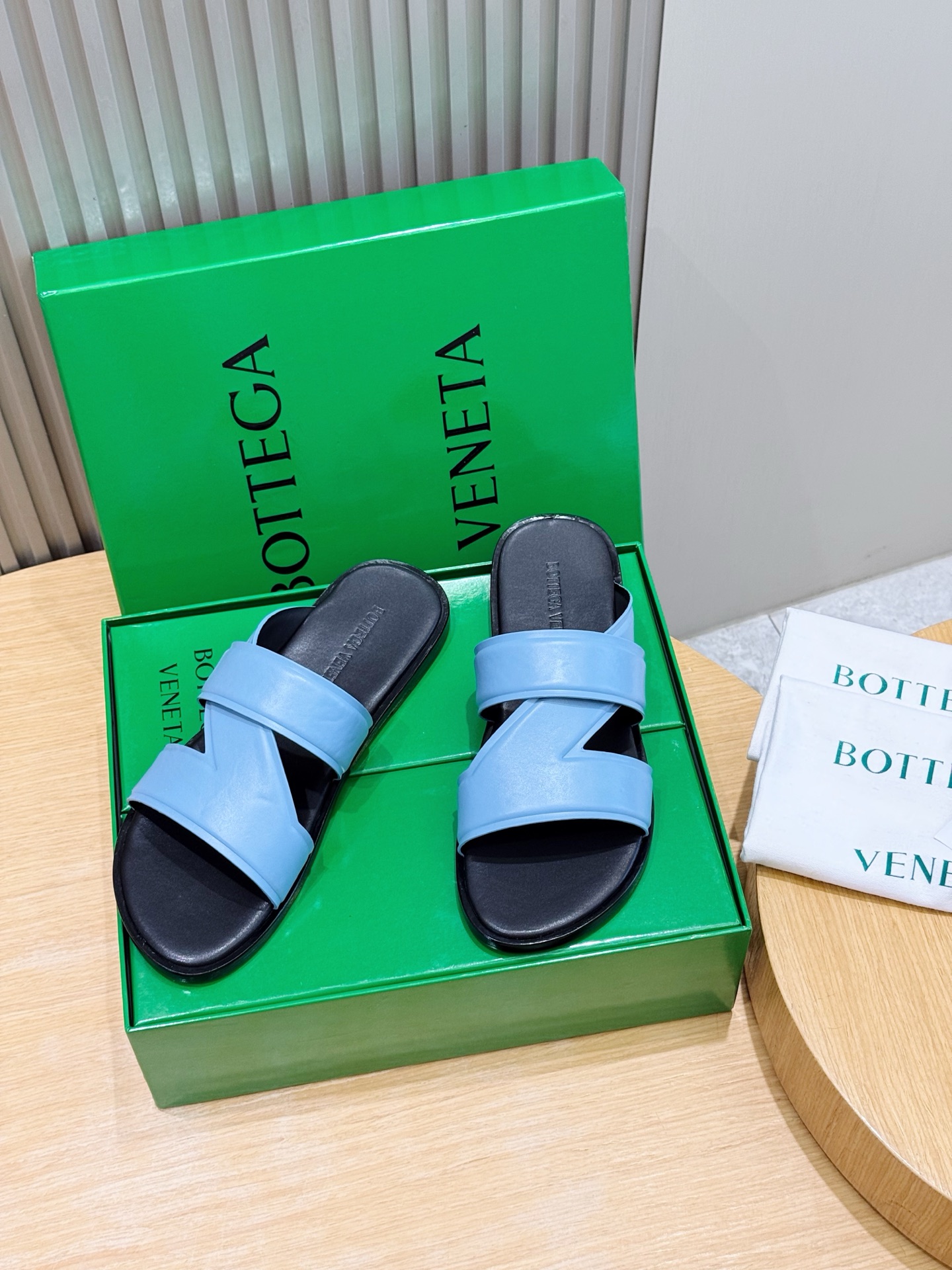 [Bottega Veneta] BV 보테가 베네타 웨이브 인트레치아토 레더 뮬 / 슬라이드 슬리퍼 신발