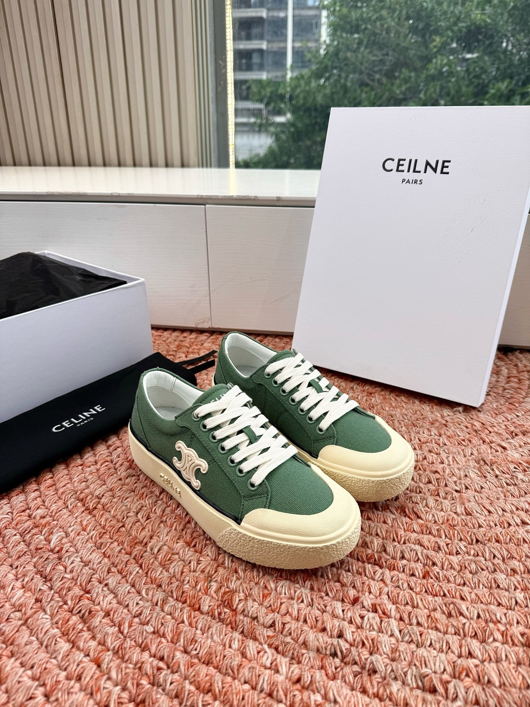 셀린느(CELINE) 트리오페 로고 플랫폼 캔버스 스니커즈 신발