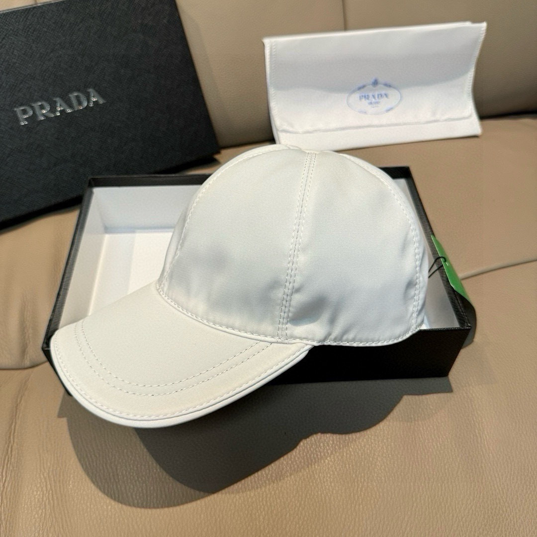 프라다(PRADA) 삼각 로고 나일론 볼캡 모자