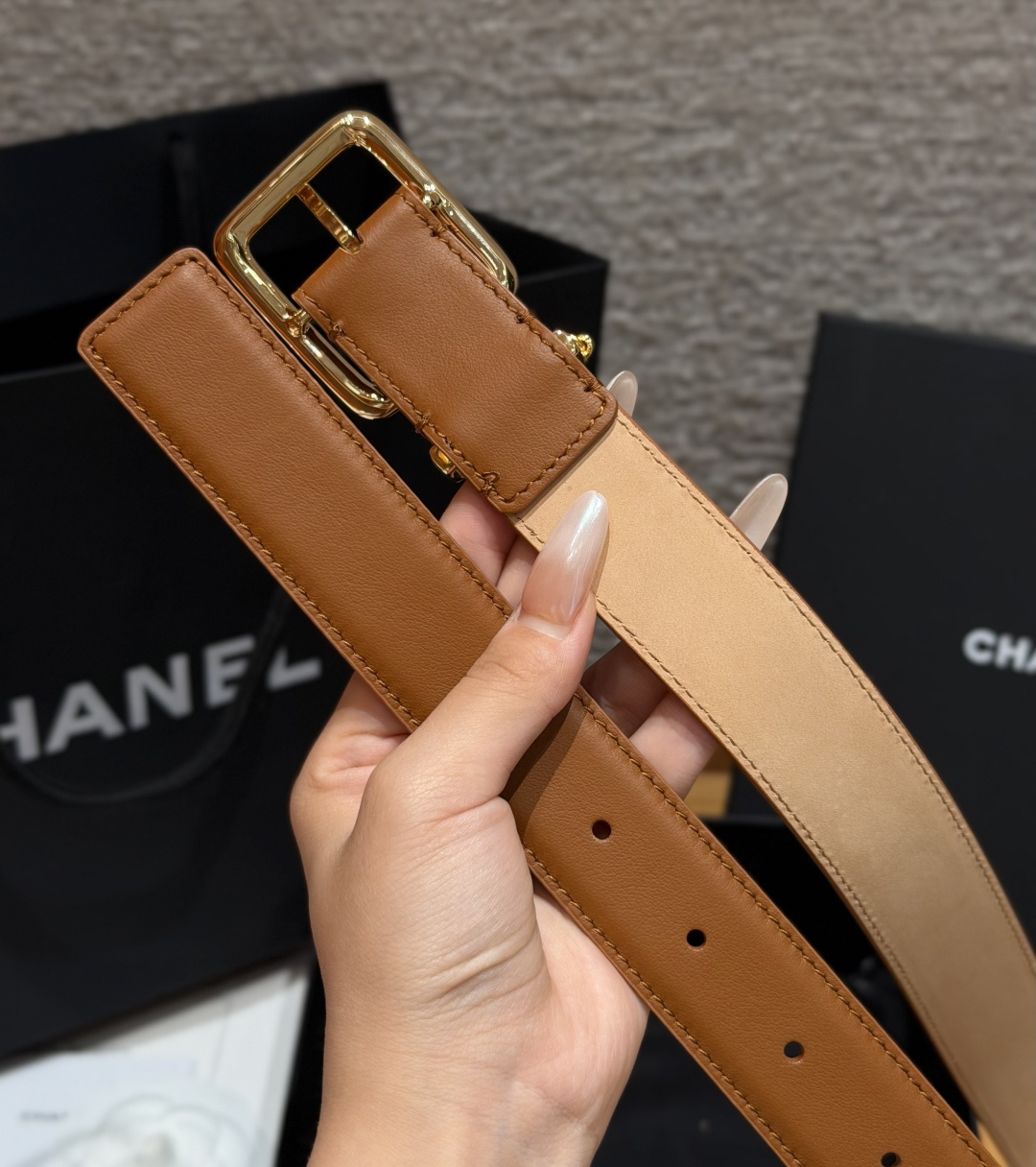 샤넬(CHANEL) 카프스킨 브라스 핀 골드 버클 벨트