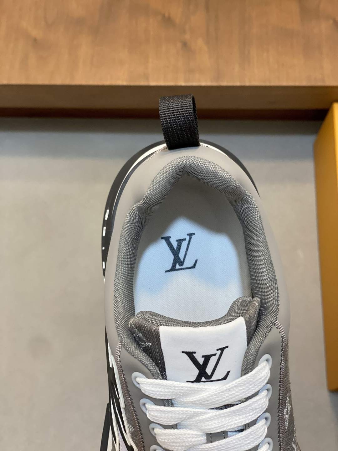 [Louis Vuitton] LV 루이비통 스크립트 로고 LV 트레이너 스니커즈 신발