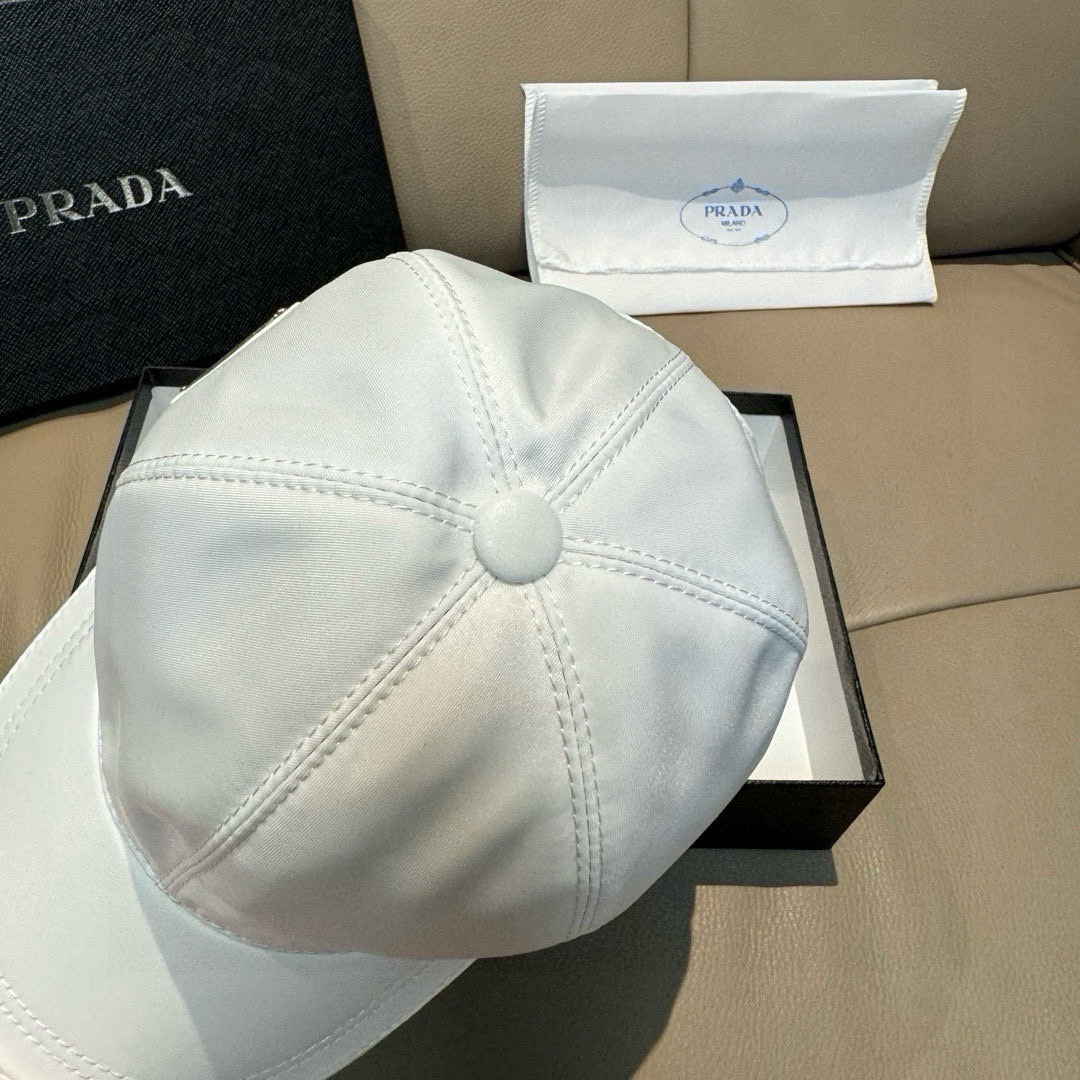 프라다(PRADA) 삼각 로고 나일론 볼캡 모자