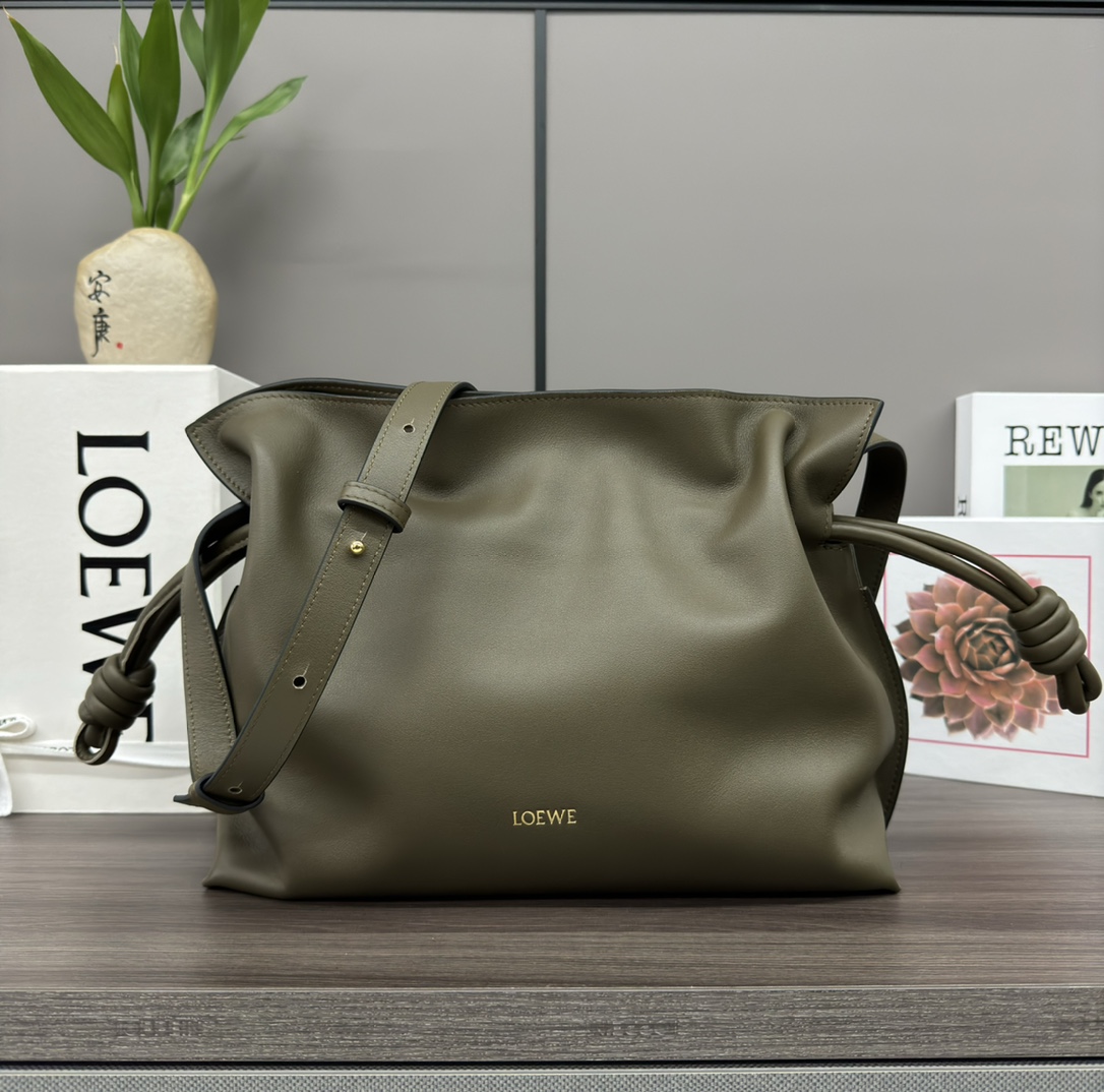 LOEWE 로에베 Flamenco 플라멩코 나파 카프스킨 숄더/클러치백 (미디엄) 가방 / 262386
