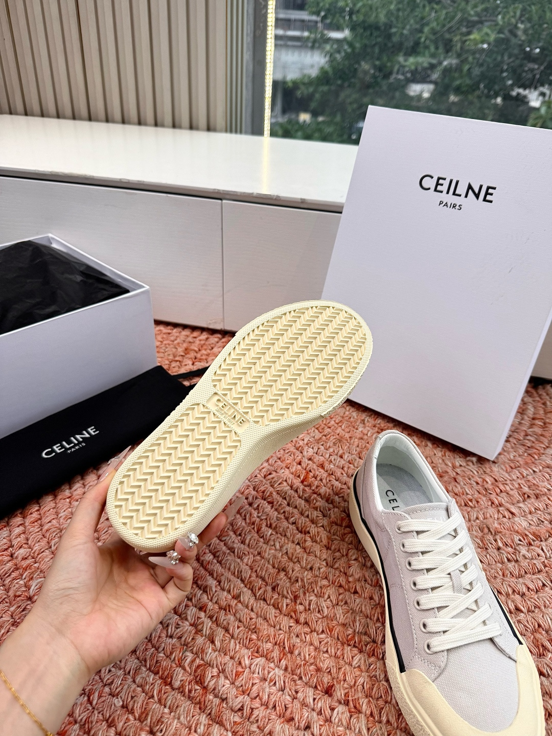 셀린느(CELINE) 트리오페 로고 플랫폼 캔버스 스니커즈 신발