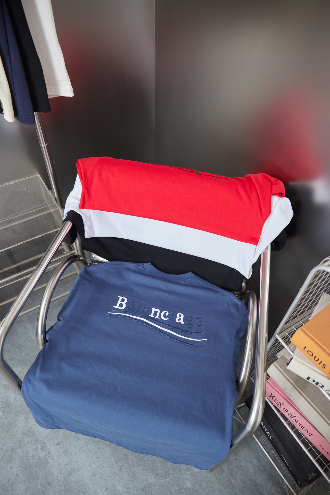 발렌시아가(BALENCIAGA) 패치 자수 로고 반팔 티셔츠 상의 의류