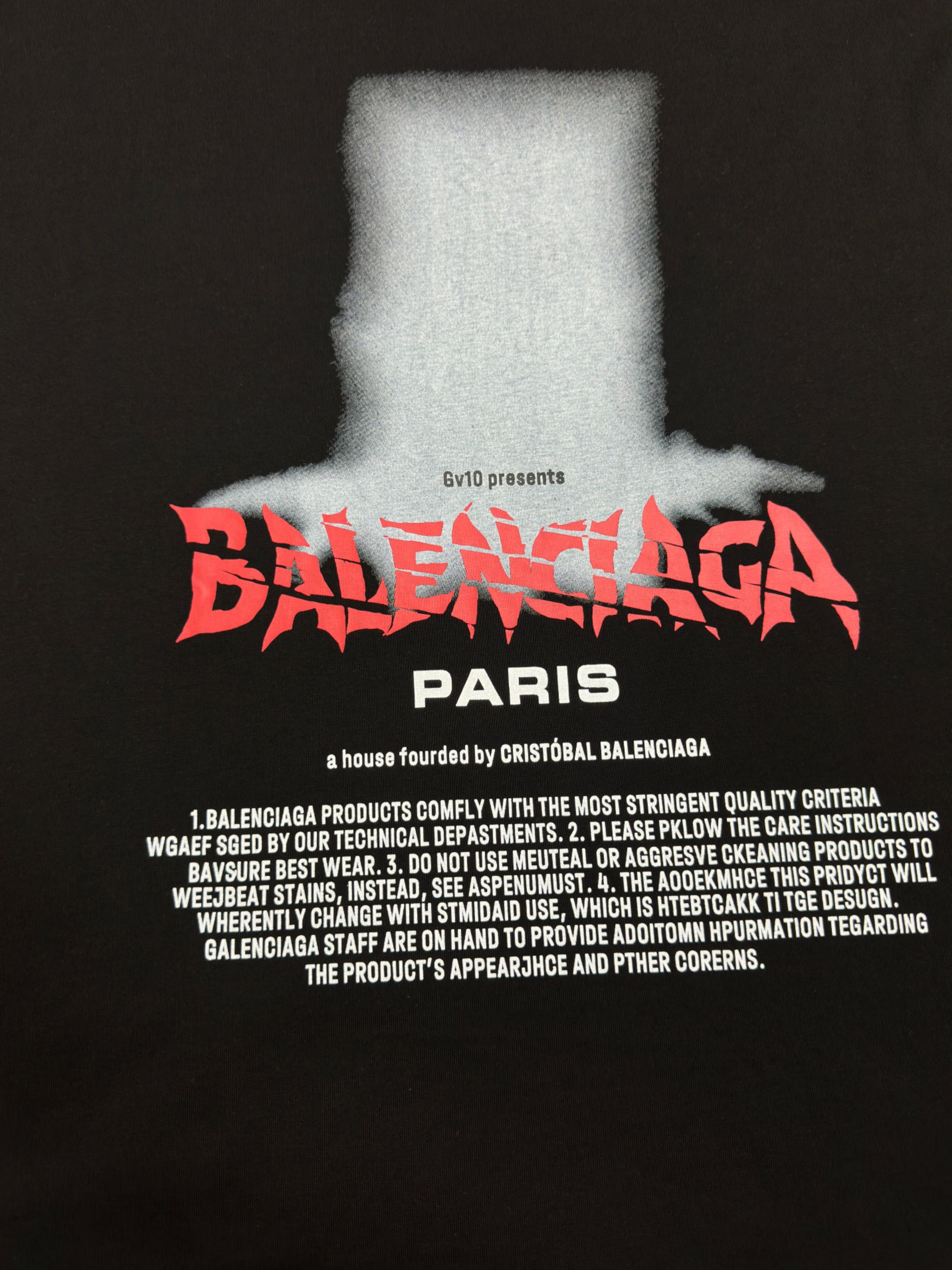 발렌시아가(BALENCIAGA) 크랙 레터링 프린트 반팔 티셔츠 의류