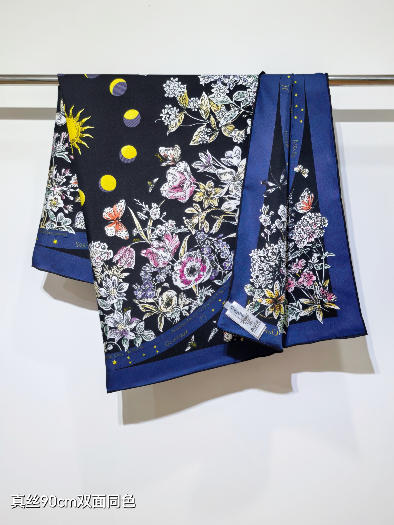 디올(DIOR) 플라워 조디악 실크 목도리 스카프