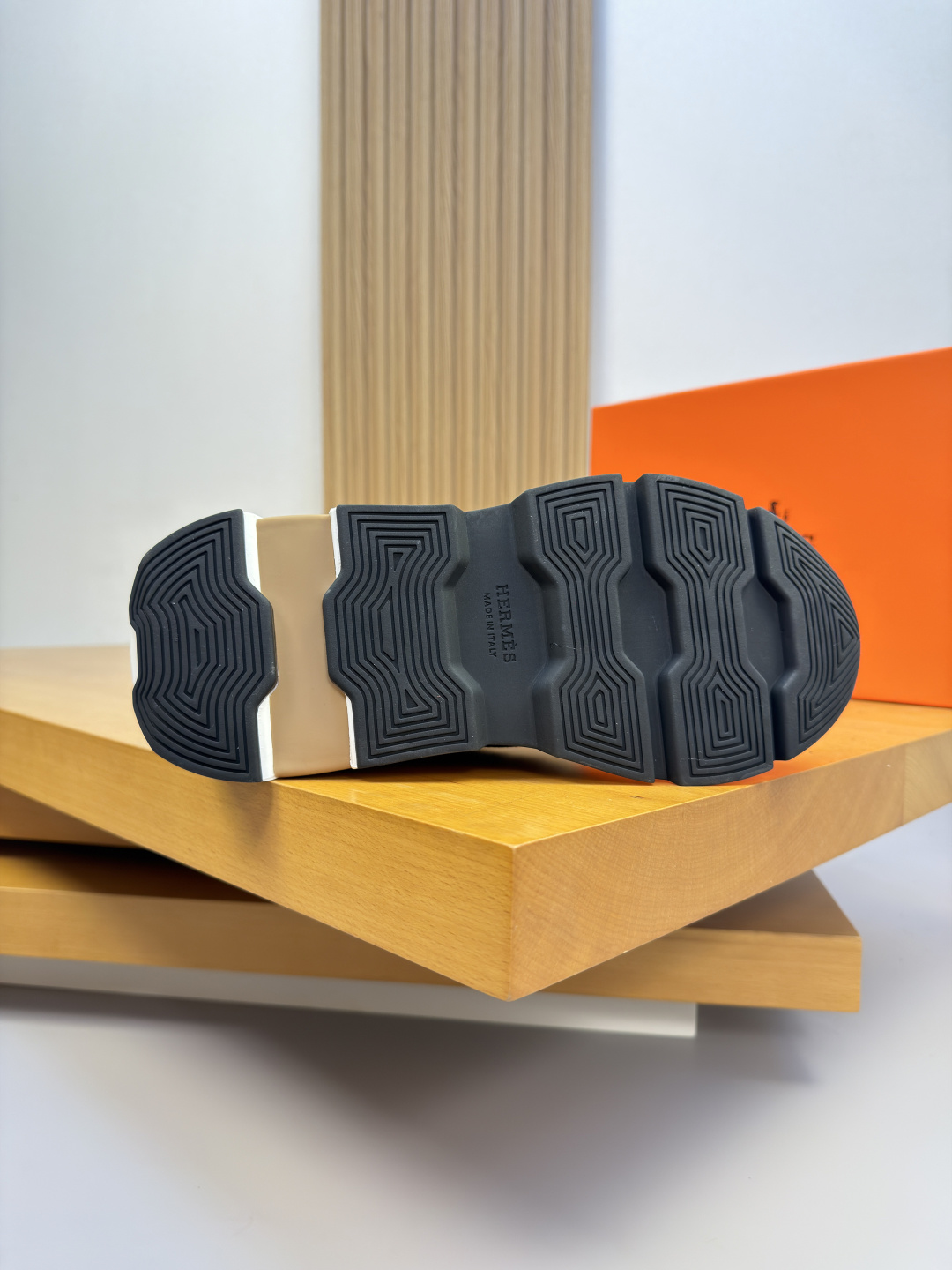 [Hermes] 에르메스 프리미엄 스웨이드 레더 콤비 스니커즈 신발