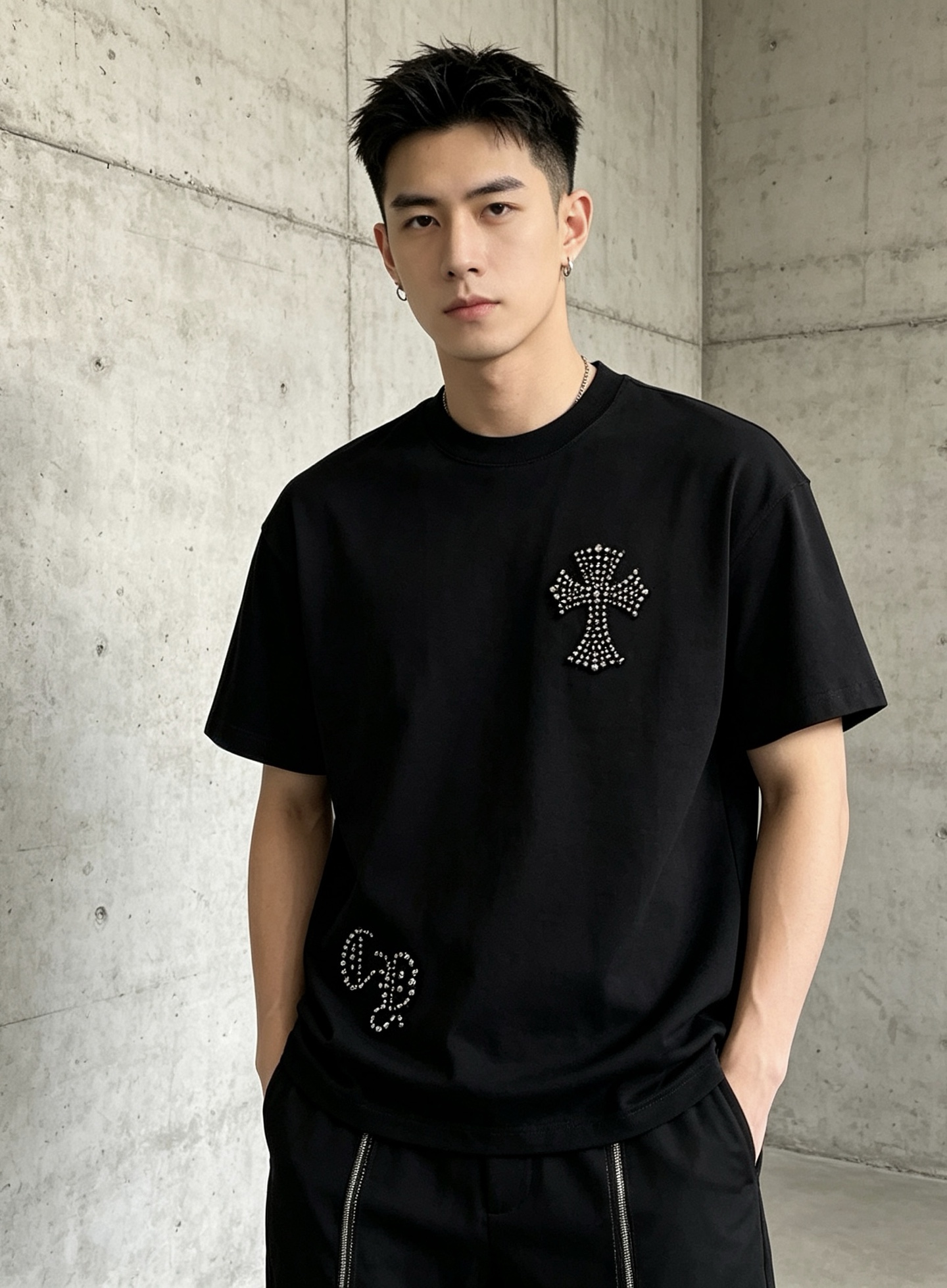 크롬하츠(CHROME HEARTS) 십자가 스터드 반팔 티셔츠 의류