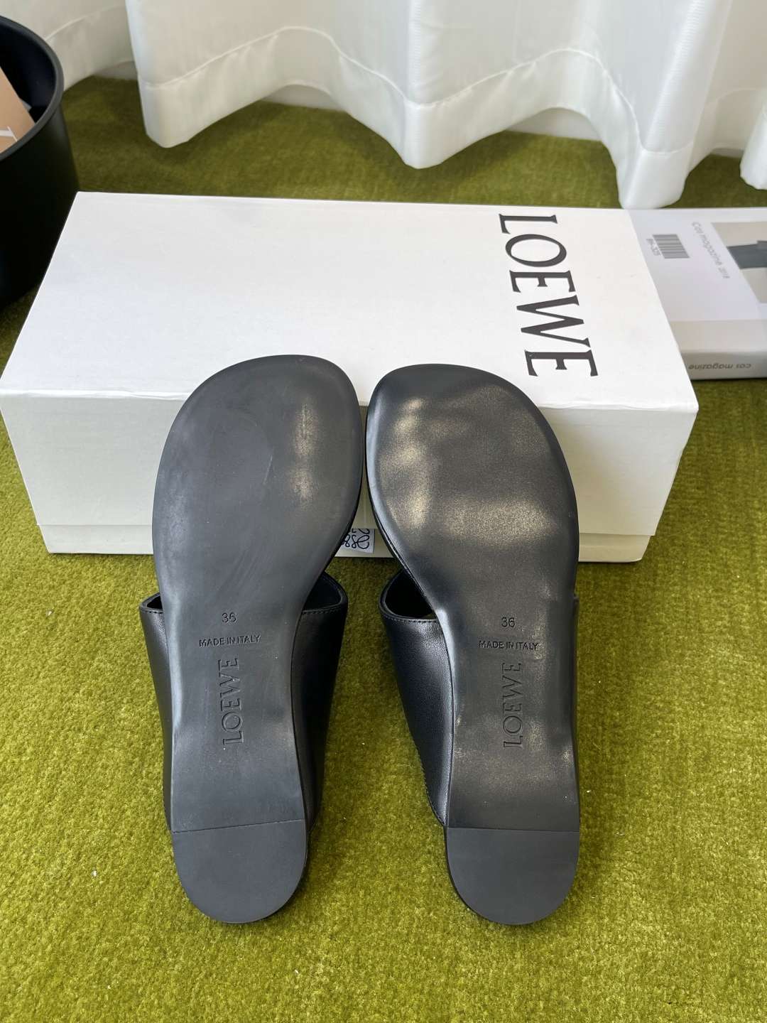 로에베(LOEWE) 토글 장식 토포스트 쪼리 스리퍼 신발