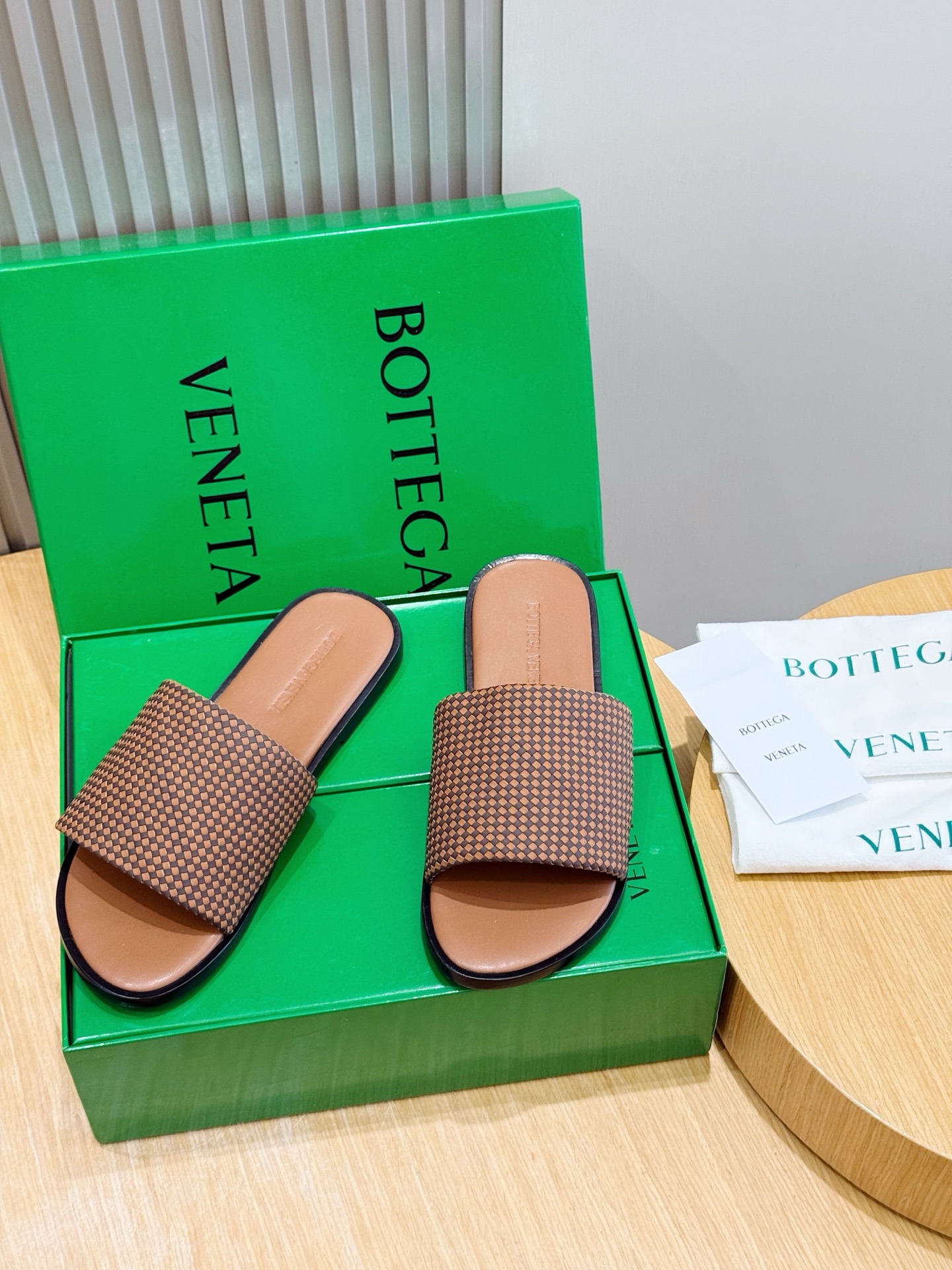 [Bottega Veneta] BV 보테가 베네타 맨즈 웨이브 레더 슬라이드 슬리퍼 신발