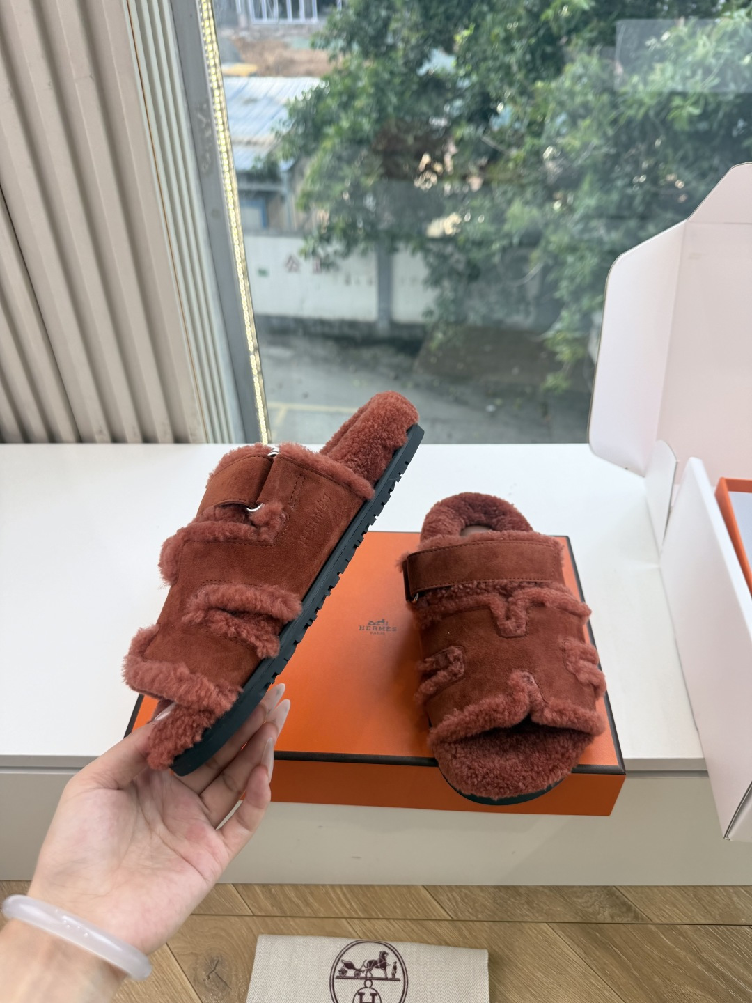 에르메스(HERMES) 시어링 퍼 뮬 슬리퍼 신발