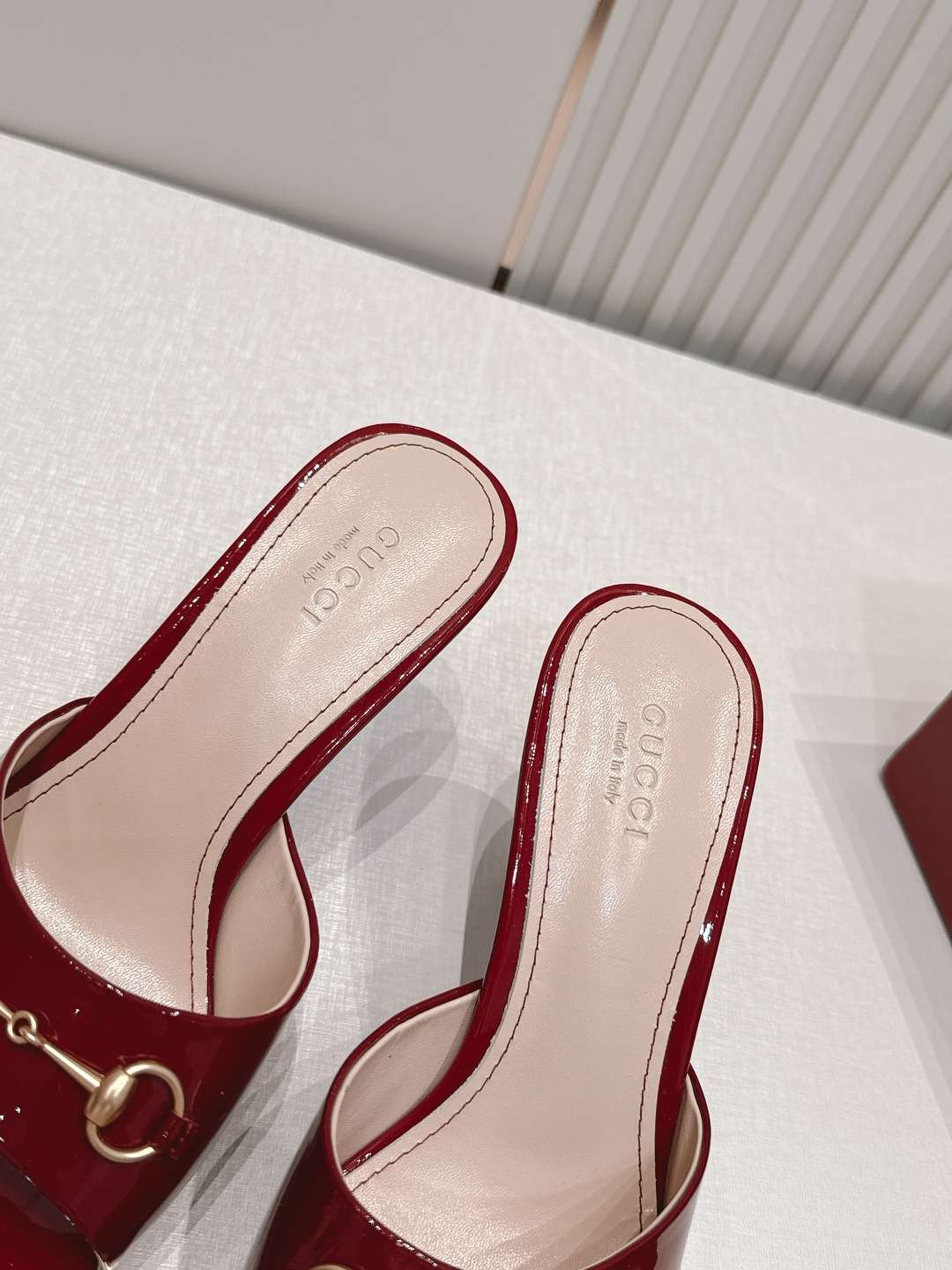 구찌(GUCCI) 홀스빗 모노그램 뮬 힐 신발