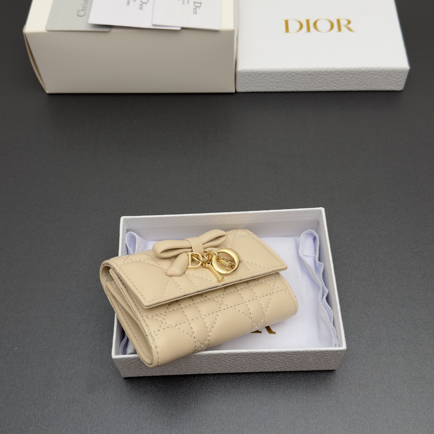 [Dior] 디올 Lady Freesia 레이디 프리지아 까나쥬 램스킨 지퍼 미니 지갑 / S2607