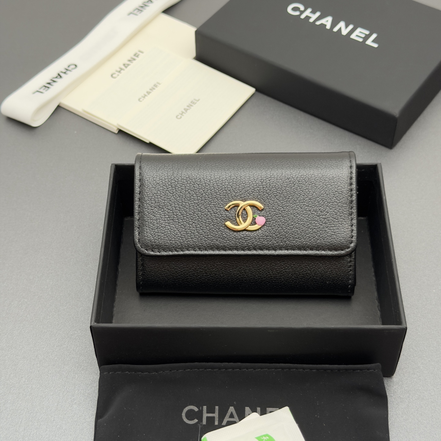 [Chanel] 샤넬 메탈 로고 스냅 카드 지갑