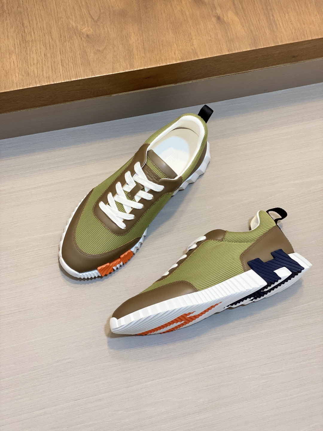 [Hermes] 에르메스 바운싱(Bouncing) 프리미엄 카프스킨, 스웨이드 & 메시 콤비 스니커즈 신발
