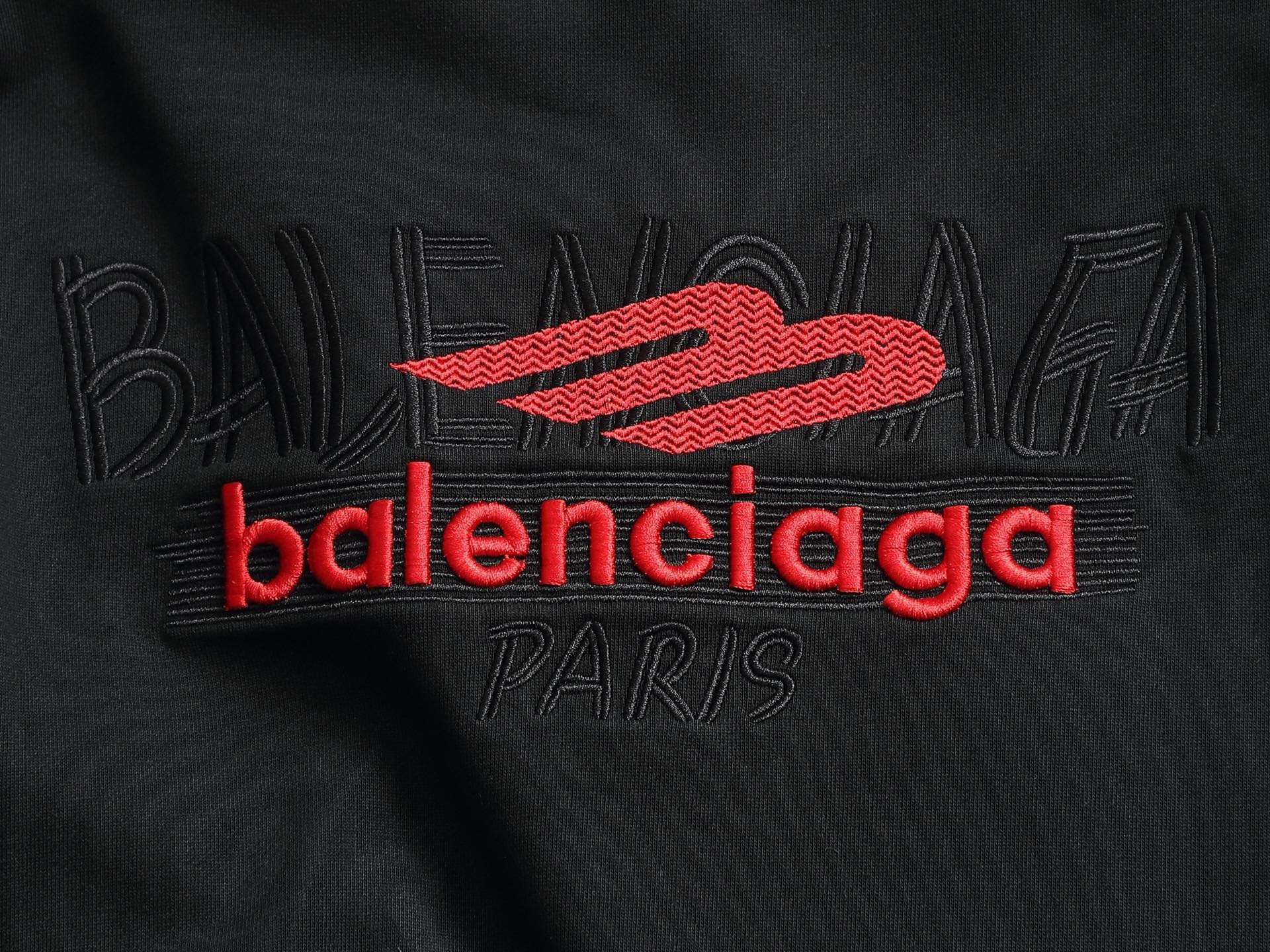 발렌시아가(Balenciaga) 배색 레터링 디스트로이드 스웨트셔츠 상의 의류