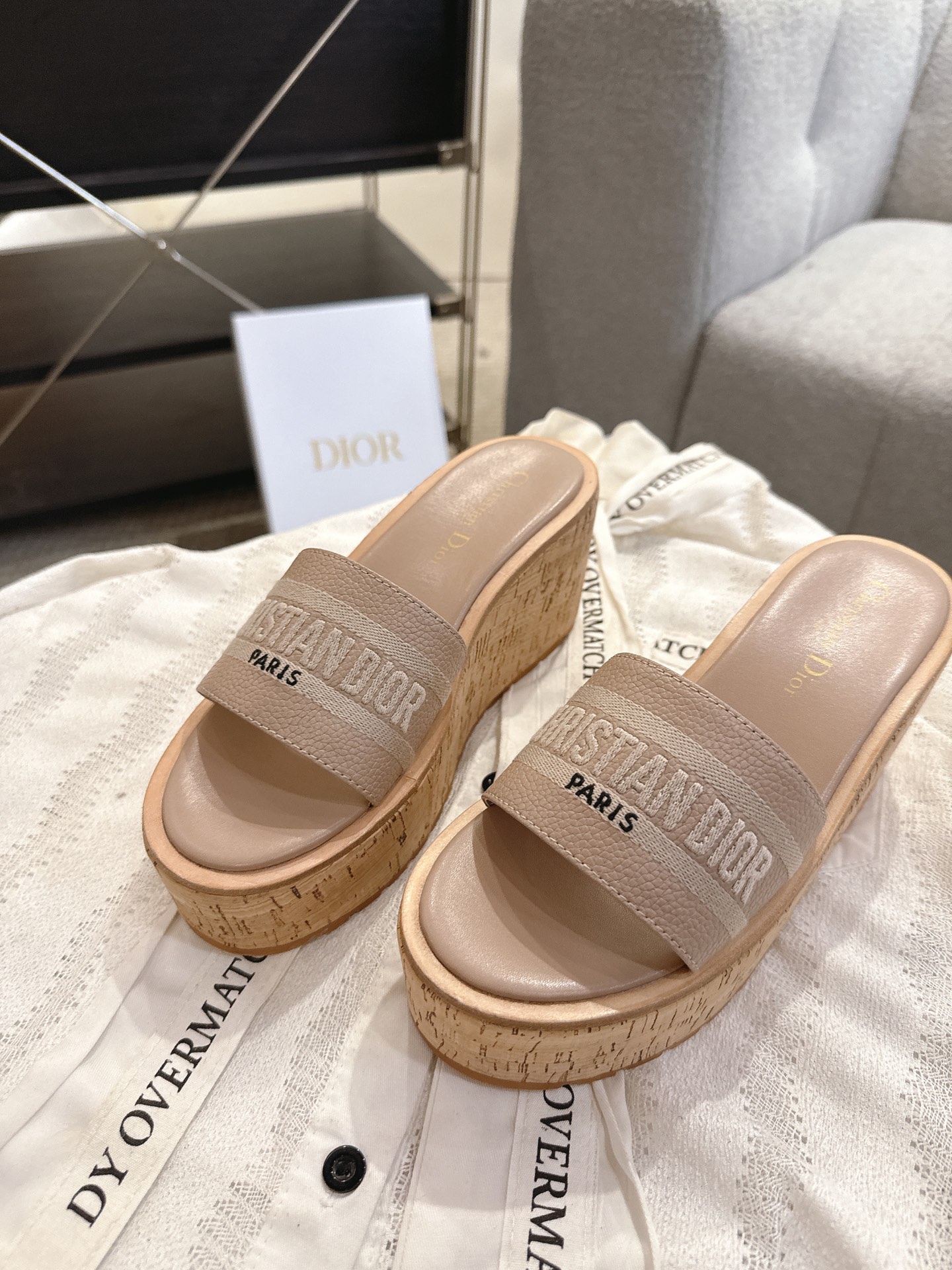 디올(DIOR) 로고 자수 플랫폼 웨지 슬리퍼 신발