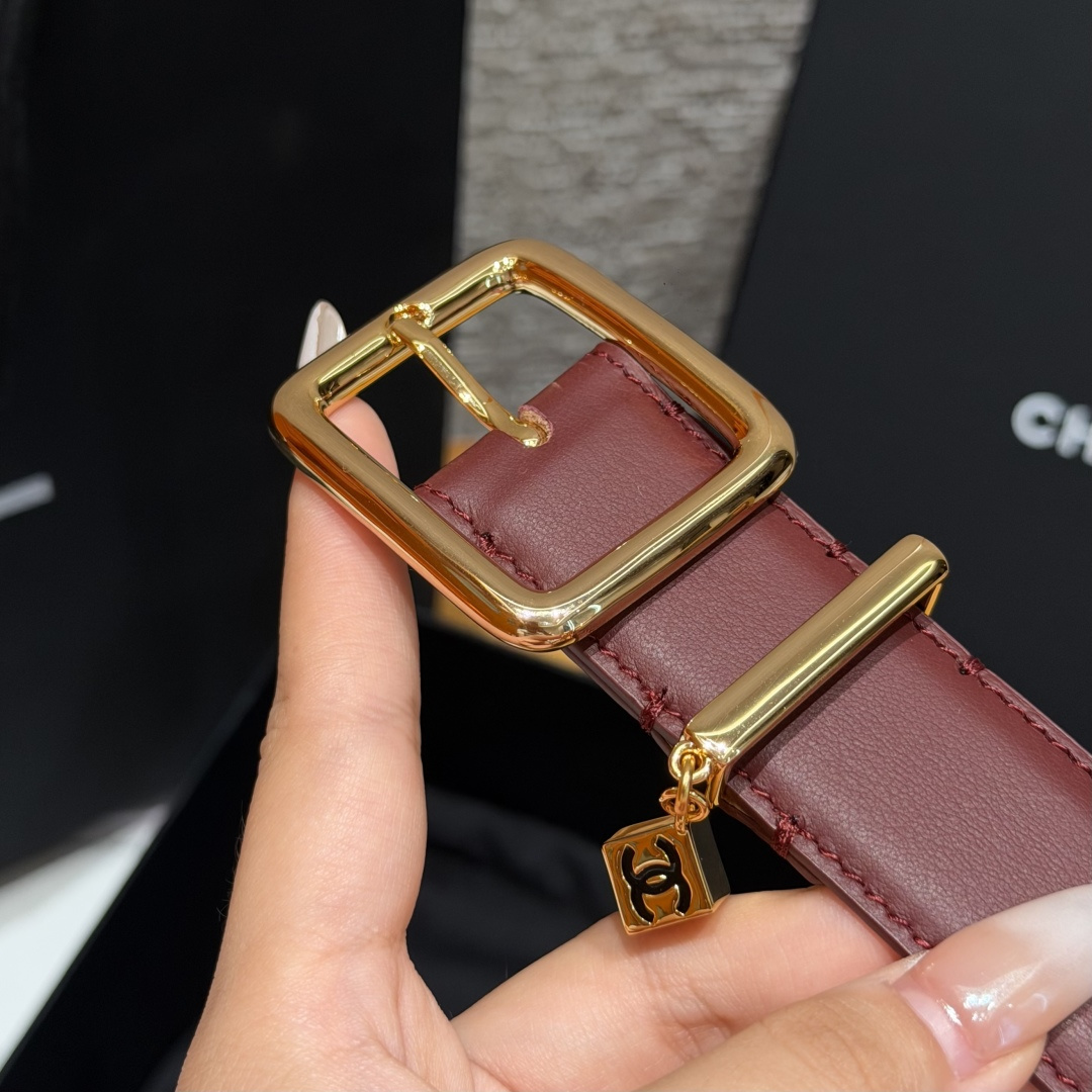 샤넬(CHANEL) 카프스킨 브라스 핀 골드 버클 벨트