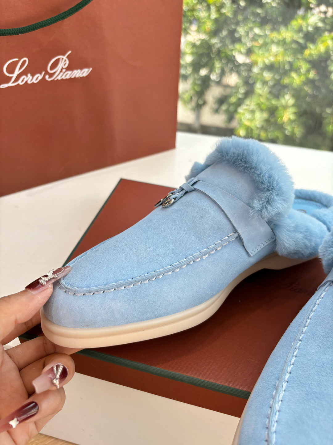 로로피아나(Loro Piana) 커플 퍼 트리밍 스웨이드 뮬 슬리퍼 신발